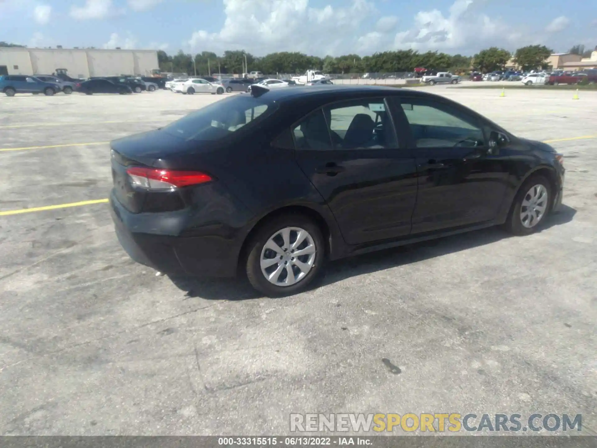 4 Photograph of a damaged car 5YFEPMAE9NP285068 TOYOTA COROLLA 2022