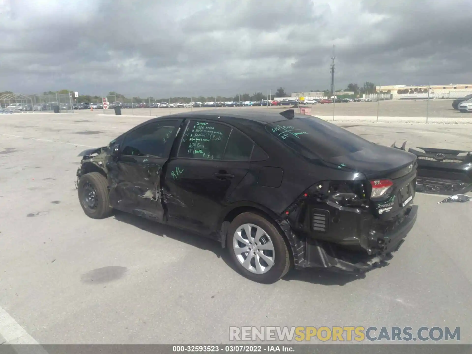 3 Photograph of a damaged car 5YFEPMAE9NP286222 TOYOTA COROLLA 2022