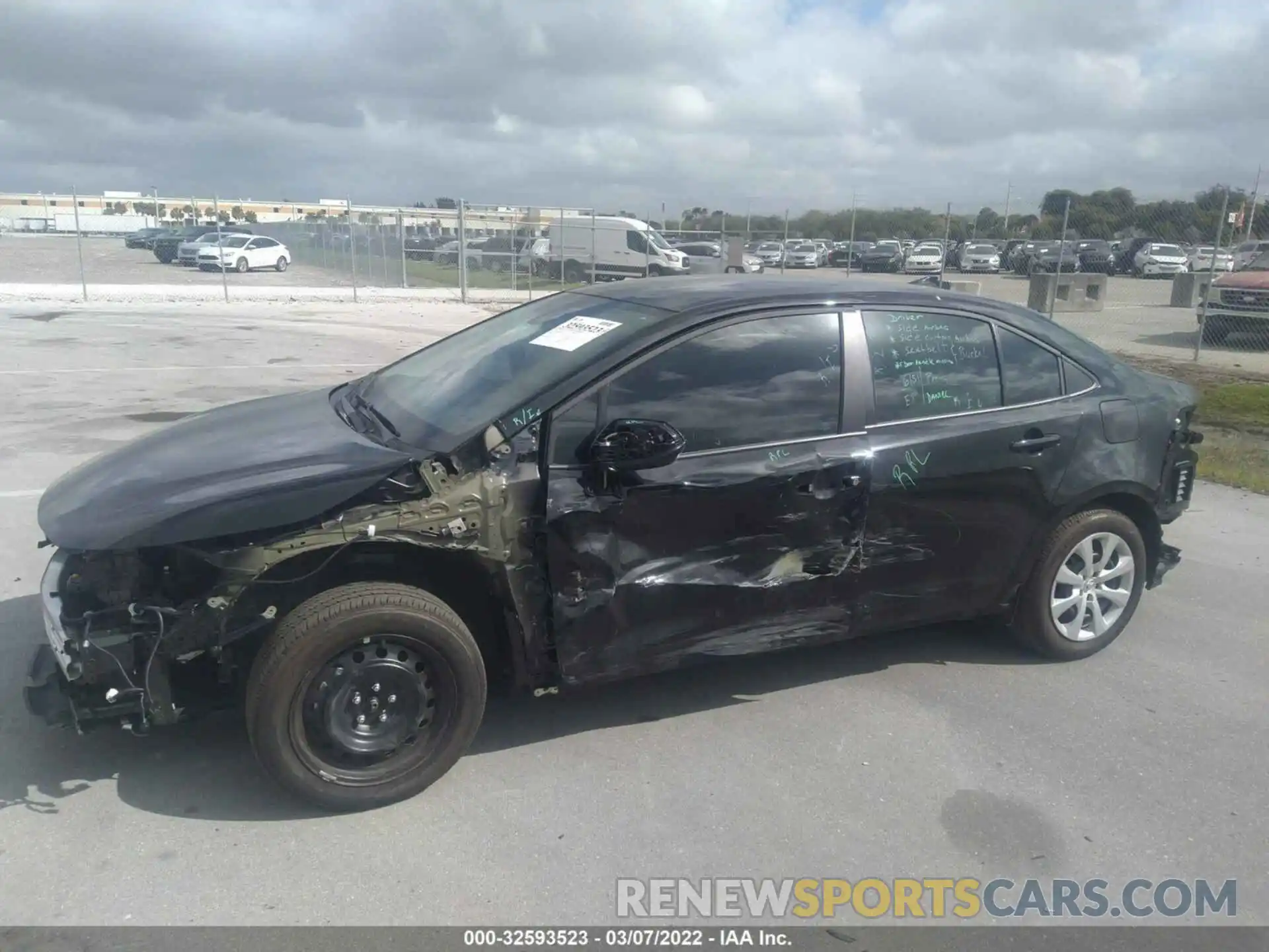 6 Photograph of a damaged car 5YFEPMAE9NP286222 TOYOTA COROLLA 2022