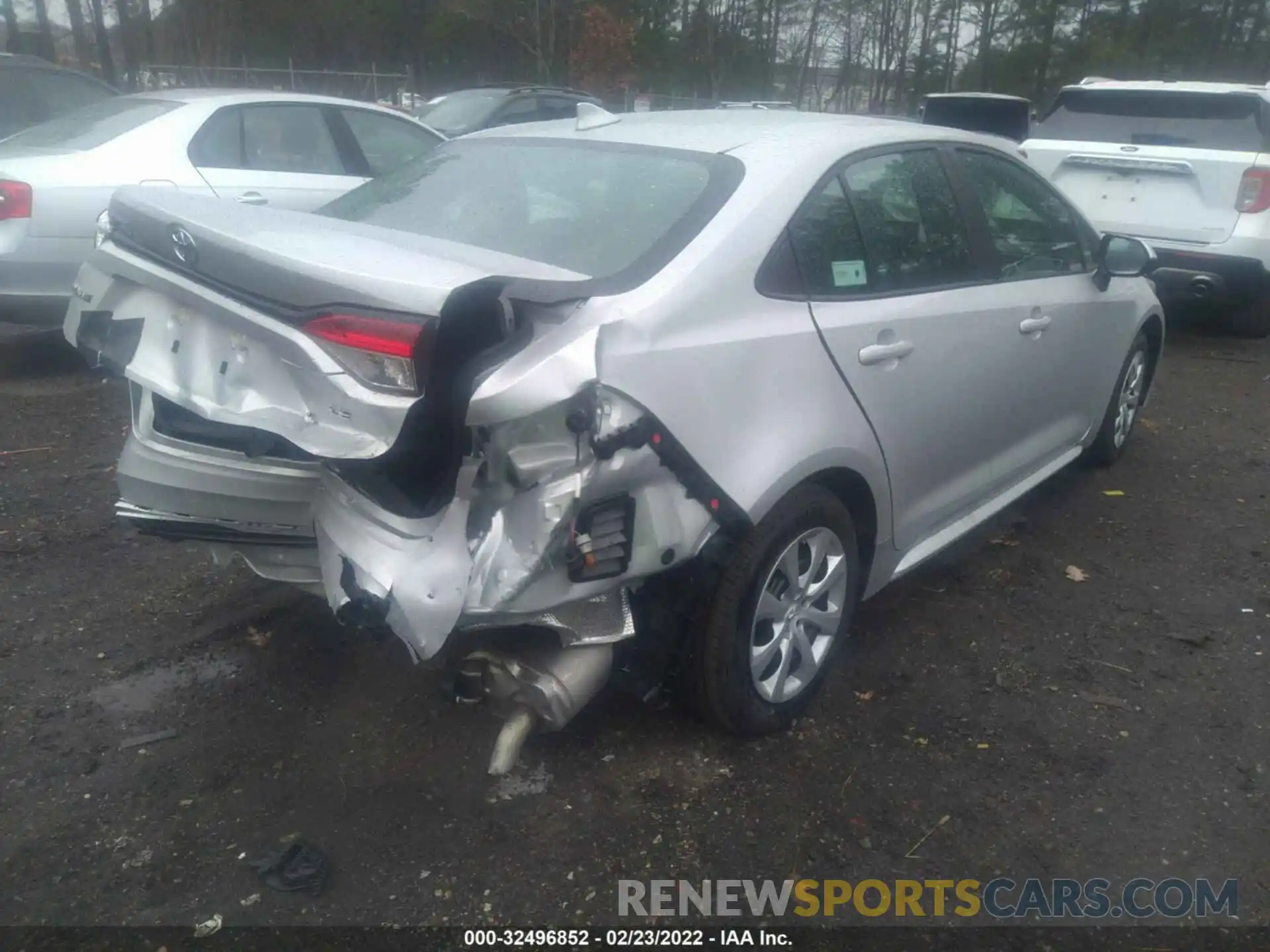 4 Photograph of a damaged car 5YFEPMAE9NP288164 TOYOTA COROLLA 2022