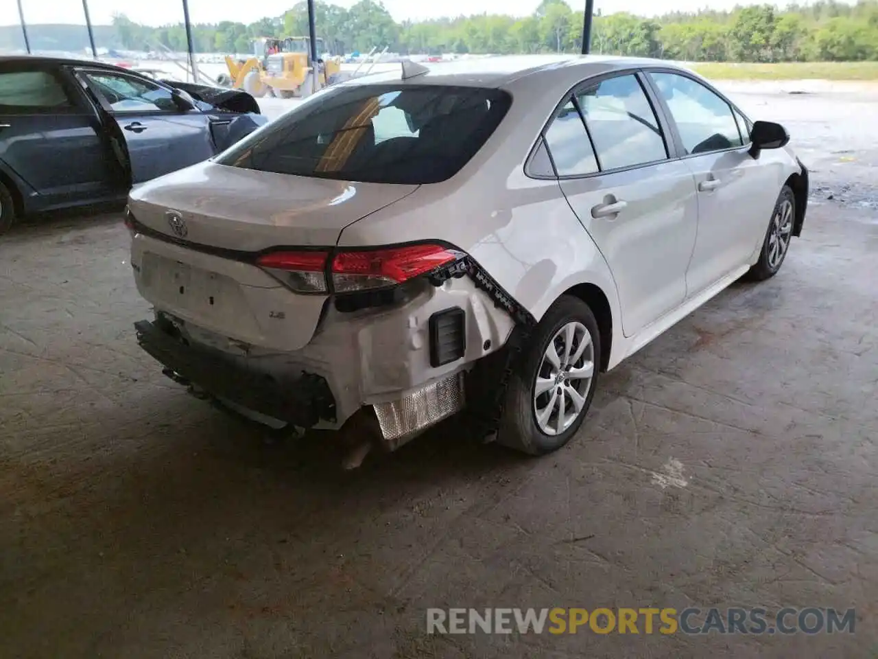 4 Photograph of a damaged car 5YFEPMAE9NP288939 TOYOTA COROLLA 2022