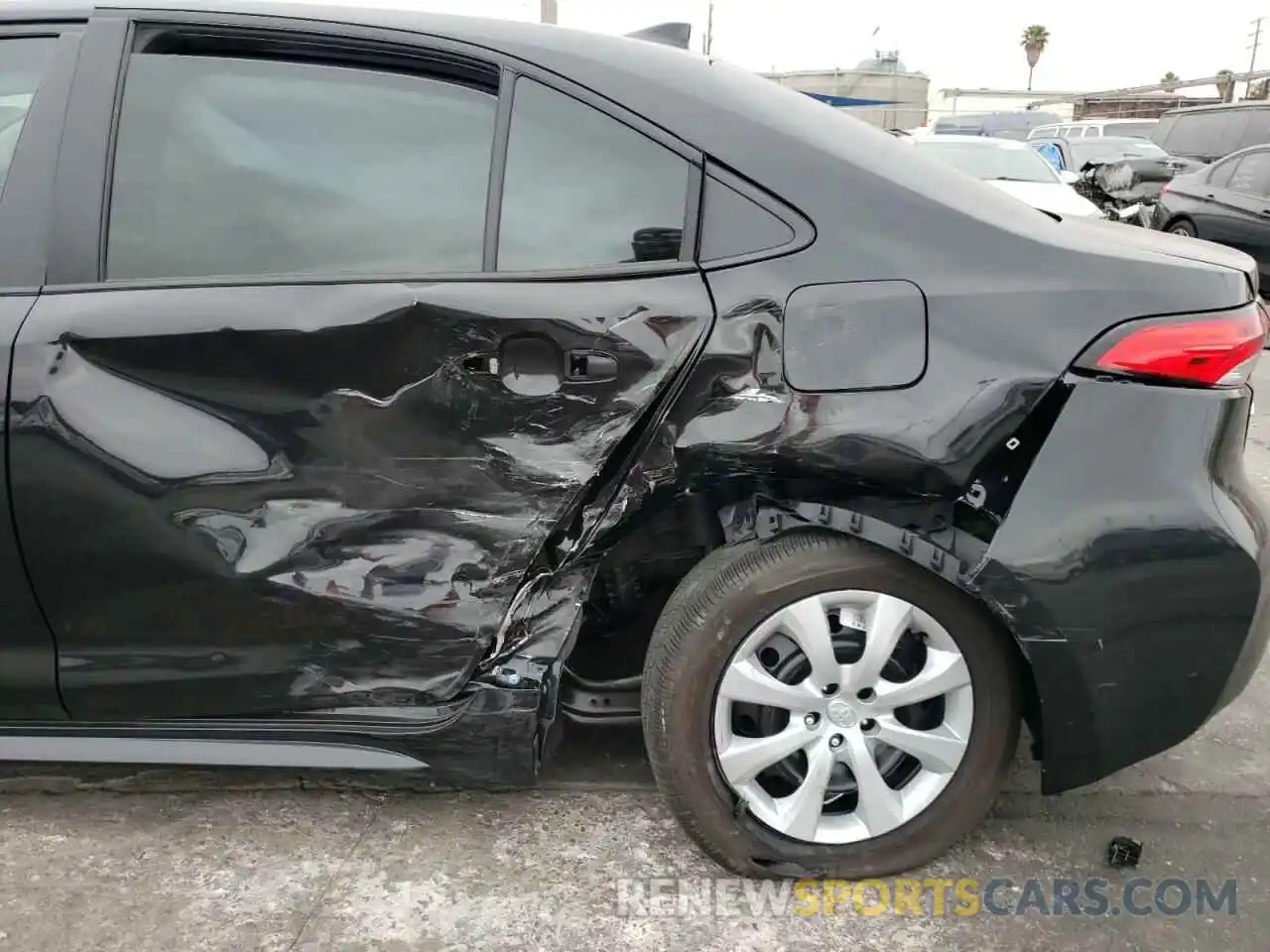 9 Photograph of a damaged car 5YFEPMAE9NP300328 TOYOTA COROLLA 2022