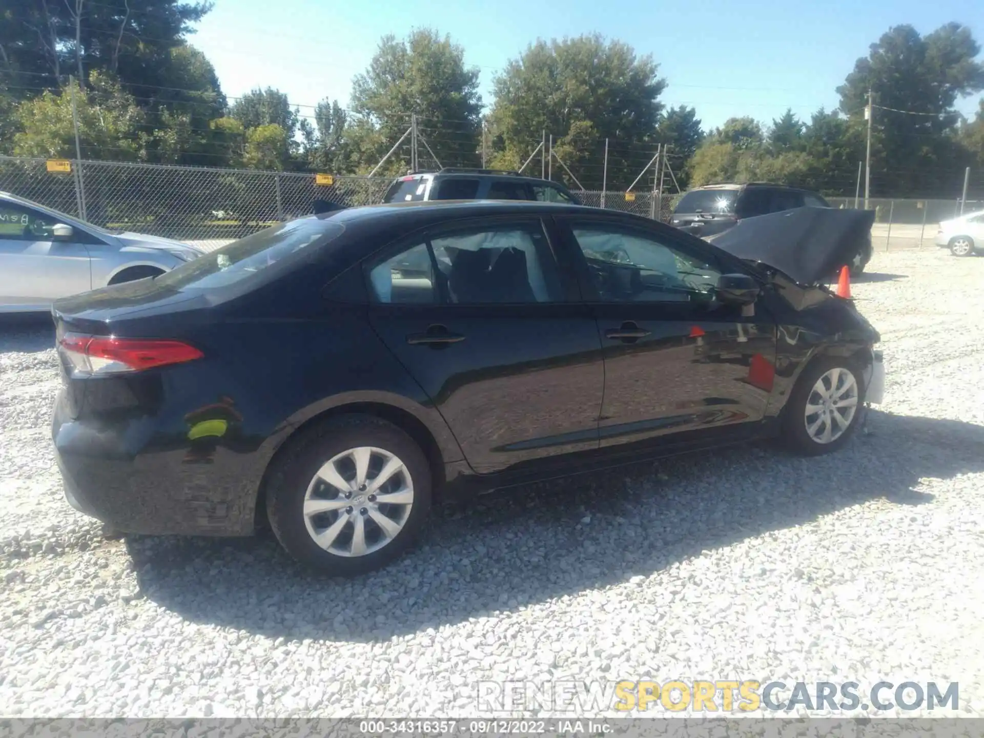 4 Photograph of a damaged car 5YFEPMAE9NP314357 TOYOTA COROLLA 2022