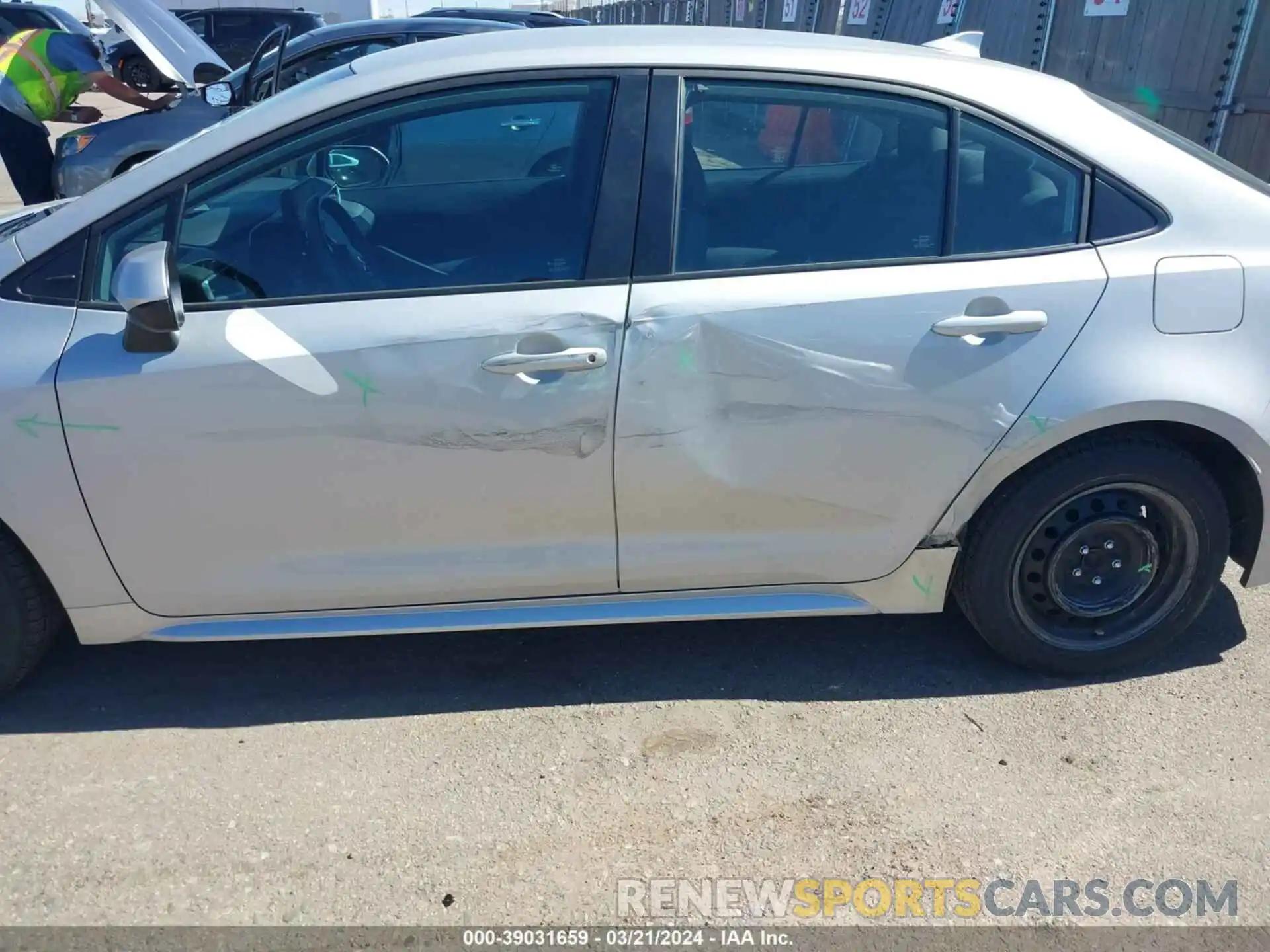 6 Photograph of a damaged car 5YFEPMAE9NP317923 TOYOTA COROLLA 2022