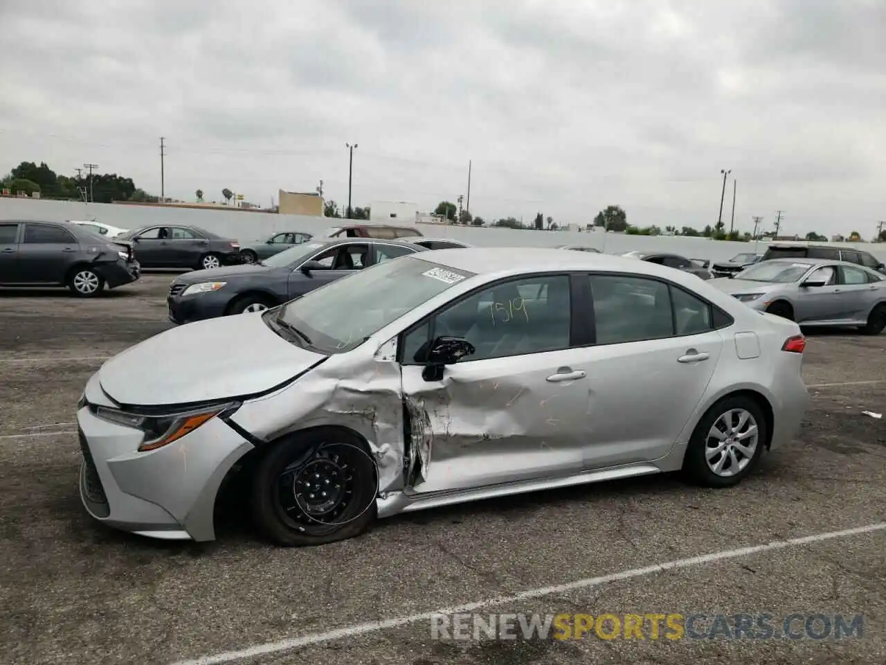 9 Photograph of a damaged car 5YFEPMAE9NP318540 TOYOTA COROLLA 2022