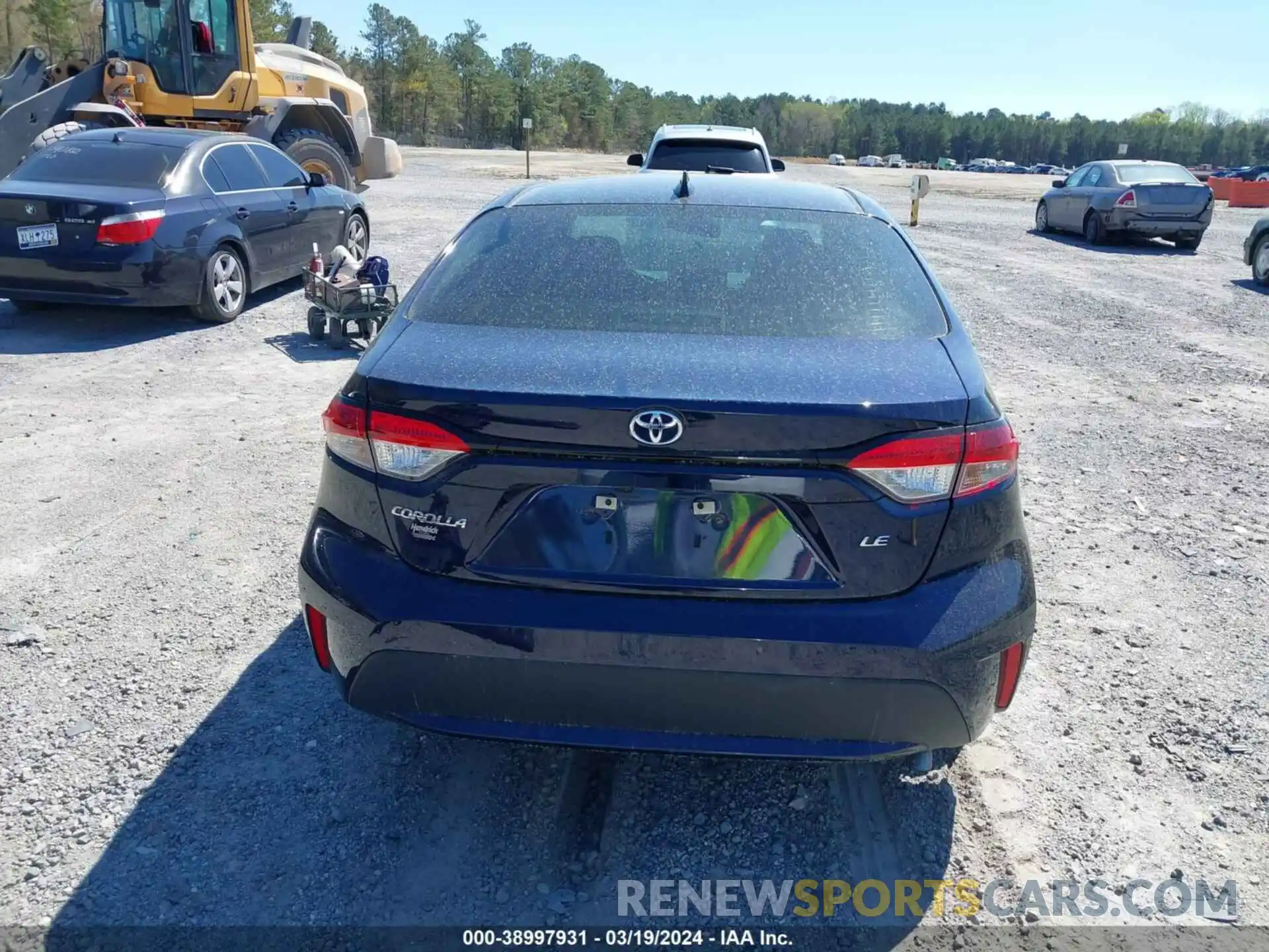 17 Photograph of a damaged car 5YFEPMAE9NP323608 TOYOTA COROLLA 2022