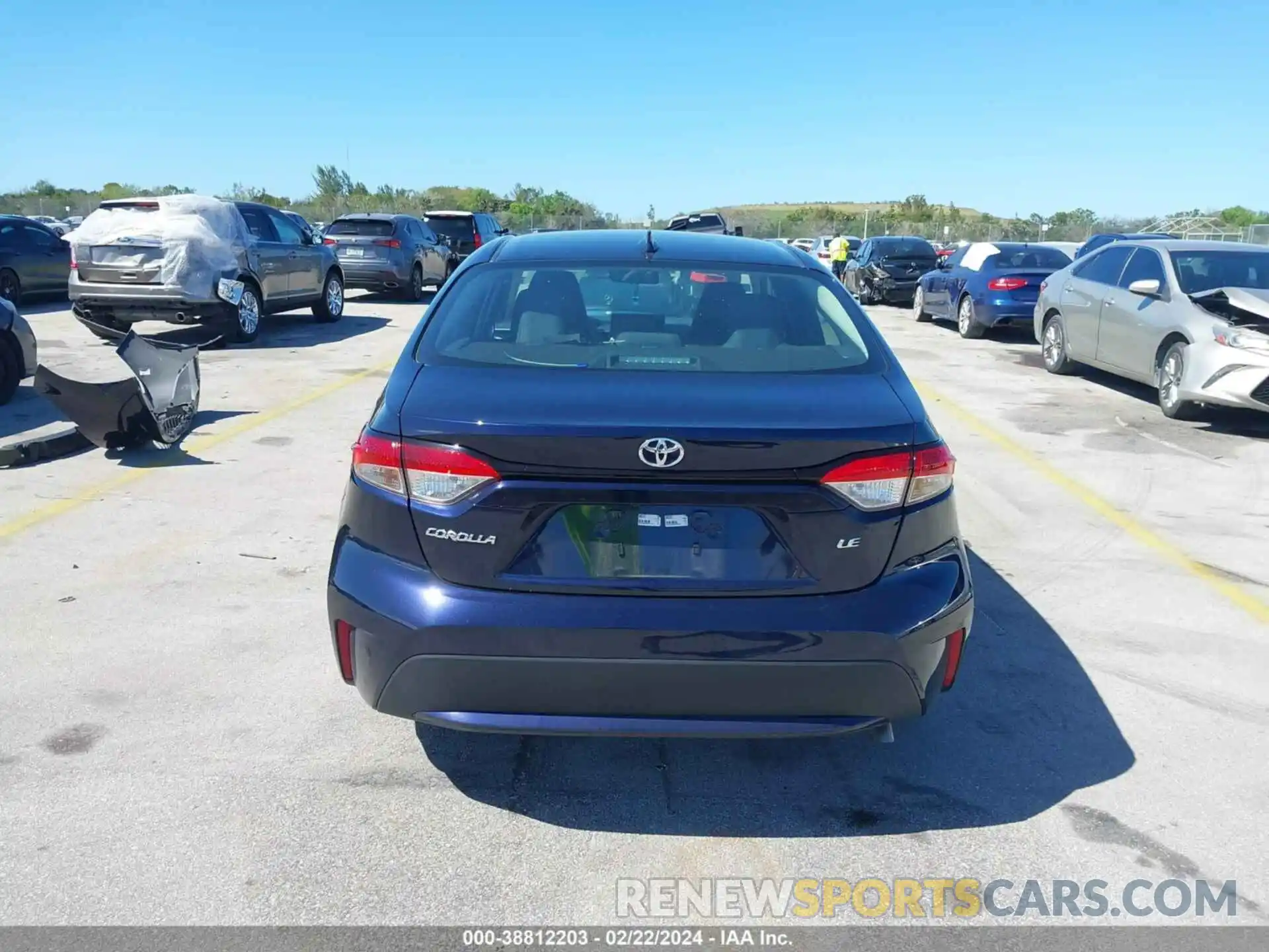 16 Photograph of a damaged car 5YFEPMAE9NP337525 TOYOTA COROLLA 2022