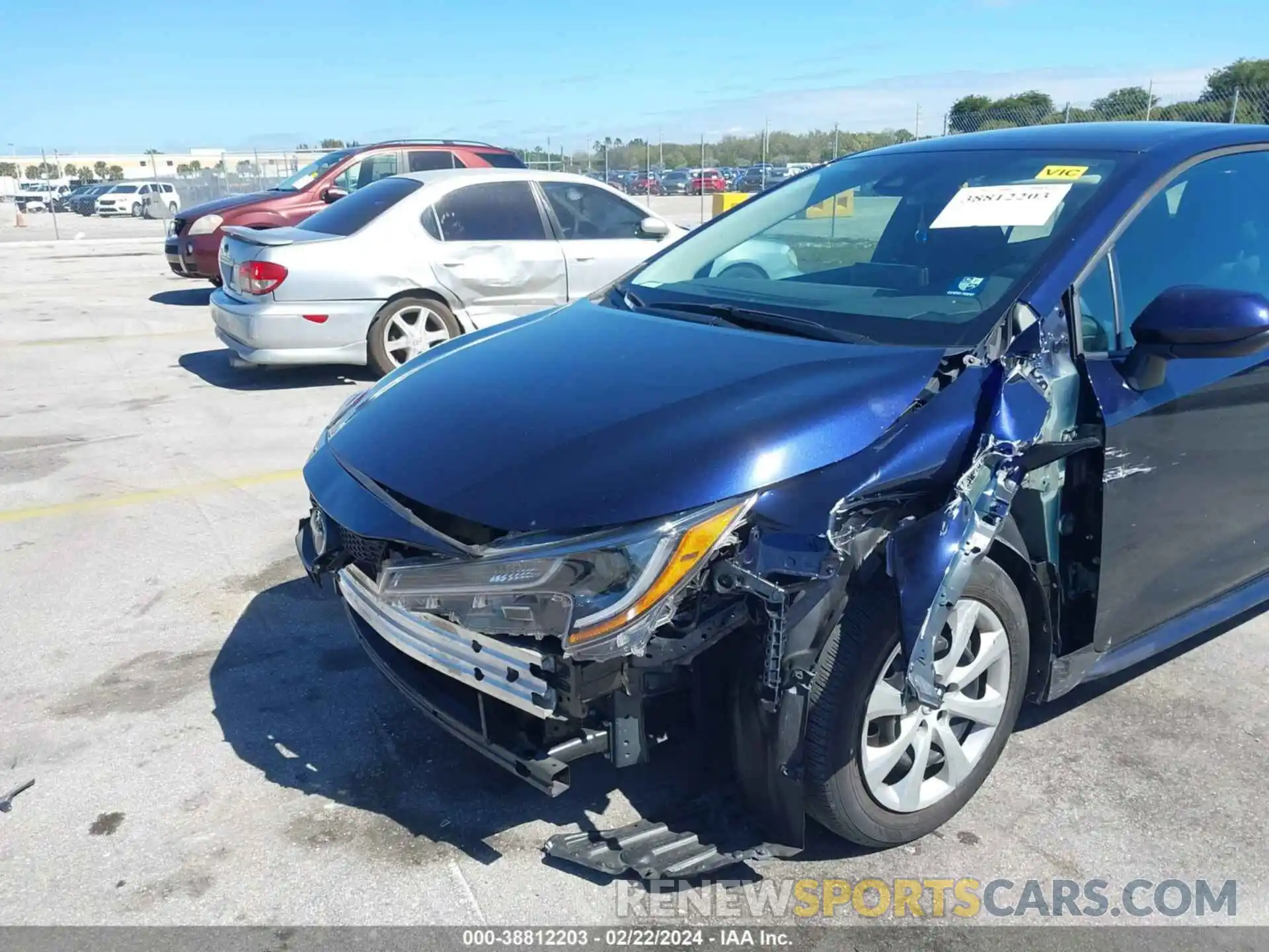 6 Photograph of a damaged car 5YFEPMAE9NP337525 TOYOTA COROLLA 2022