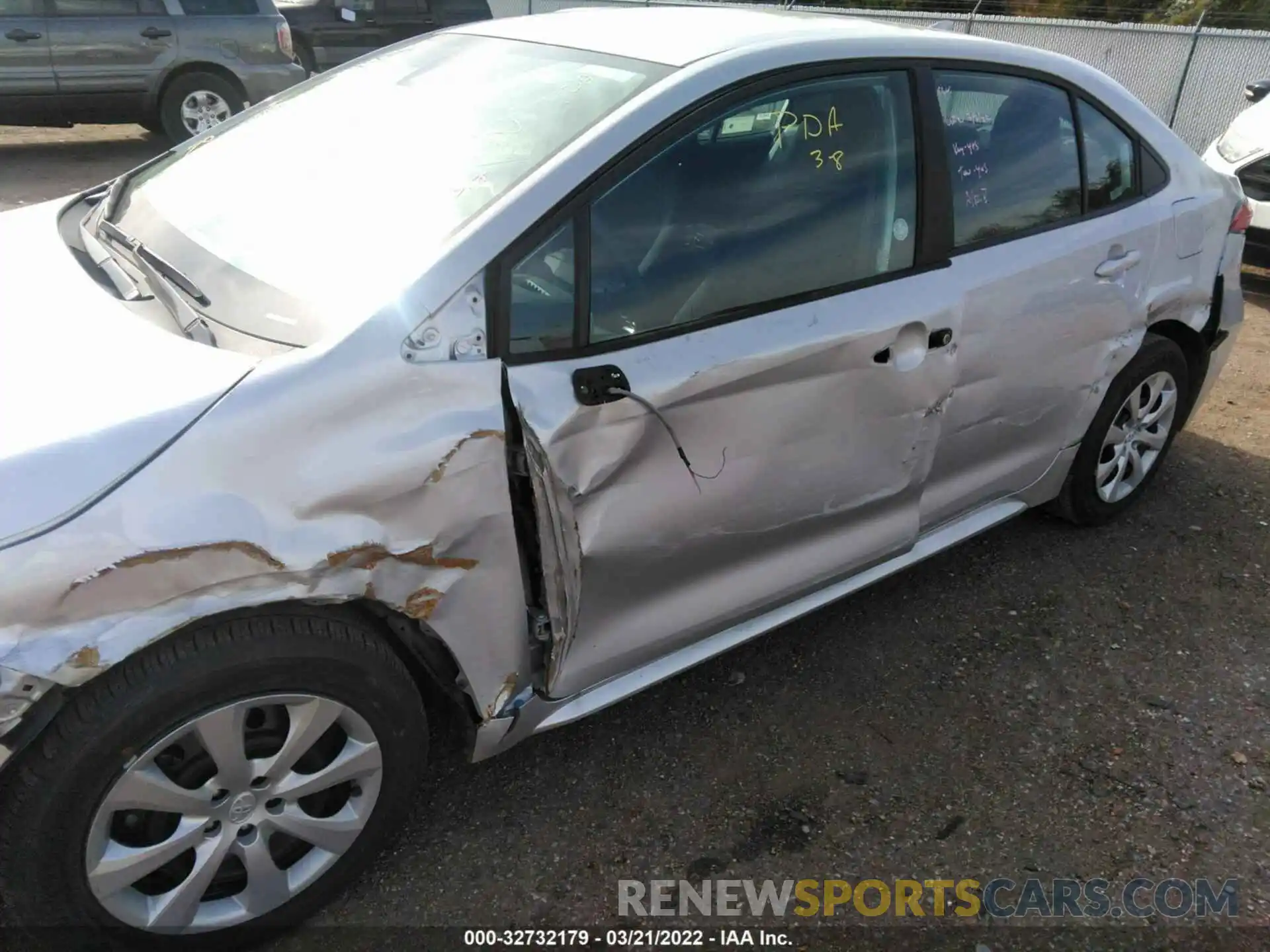 6 Photograph of a damaged car 5YFEPMAEXNP272961 TOYOTA COROLLA 2022