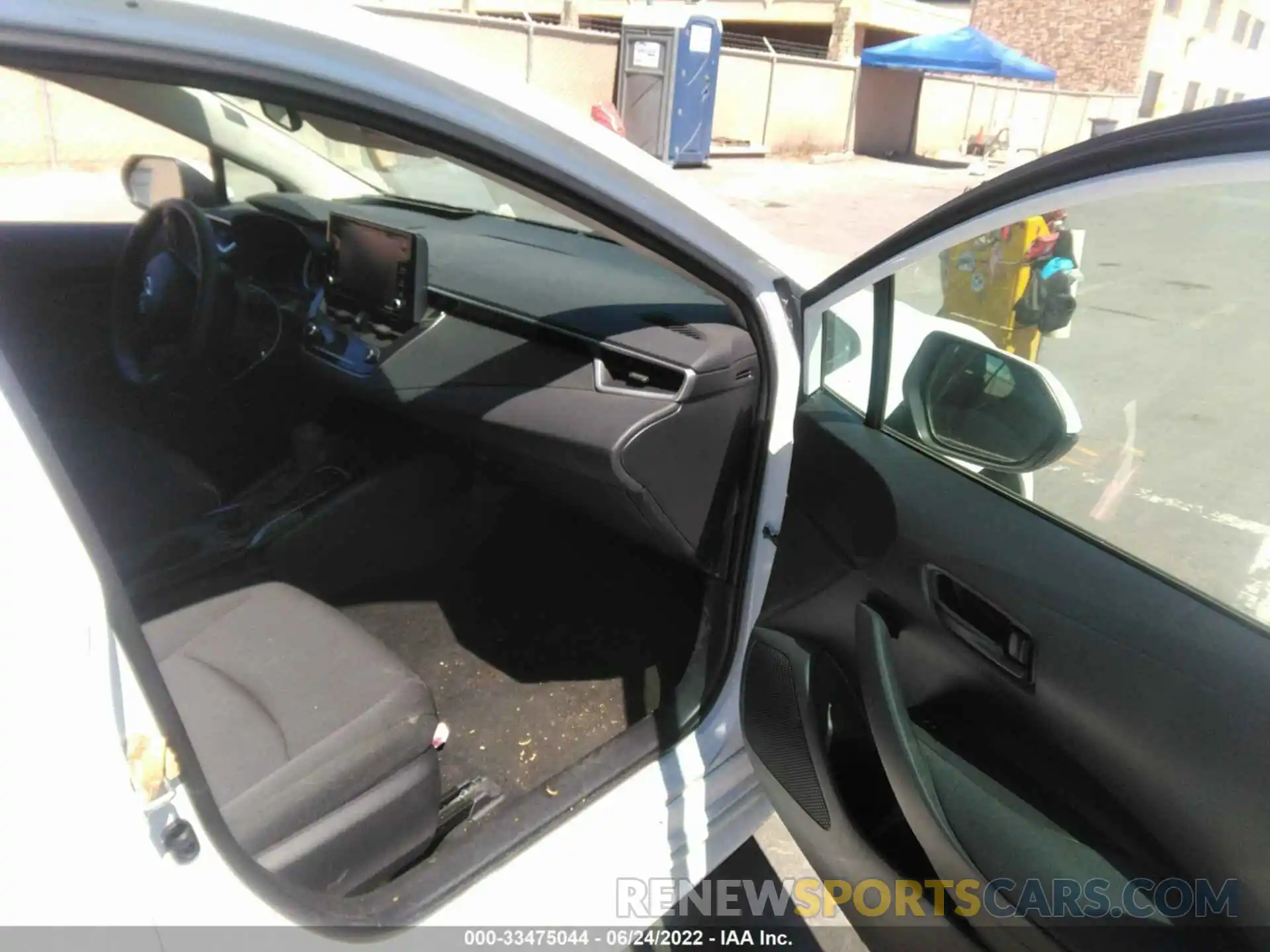 5 Photograph of a damaged car 5YFEPMAEXNP275763 TOYOTA COROLLA 2022