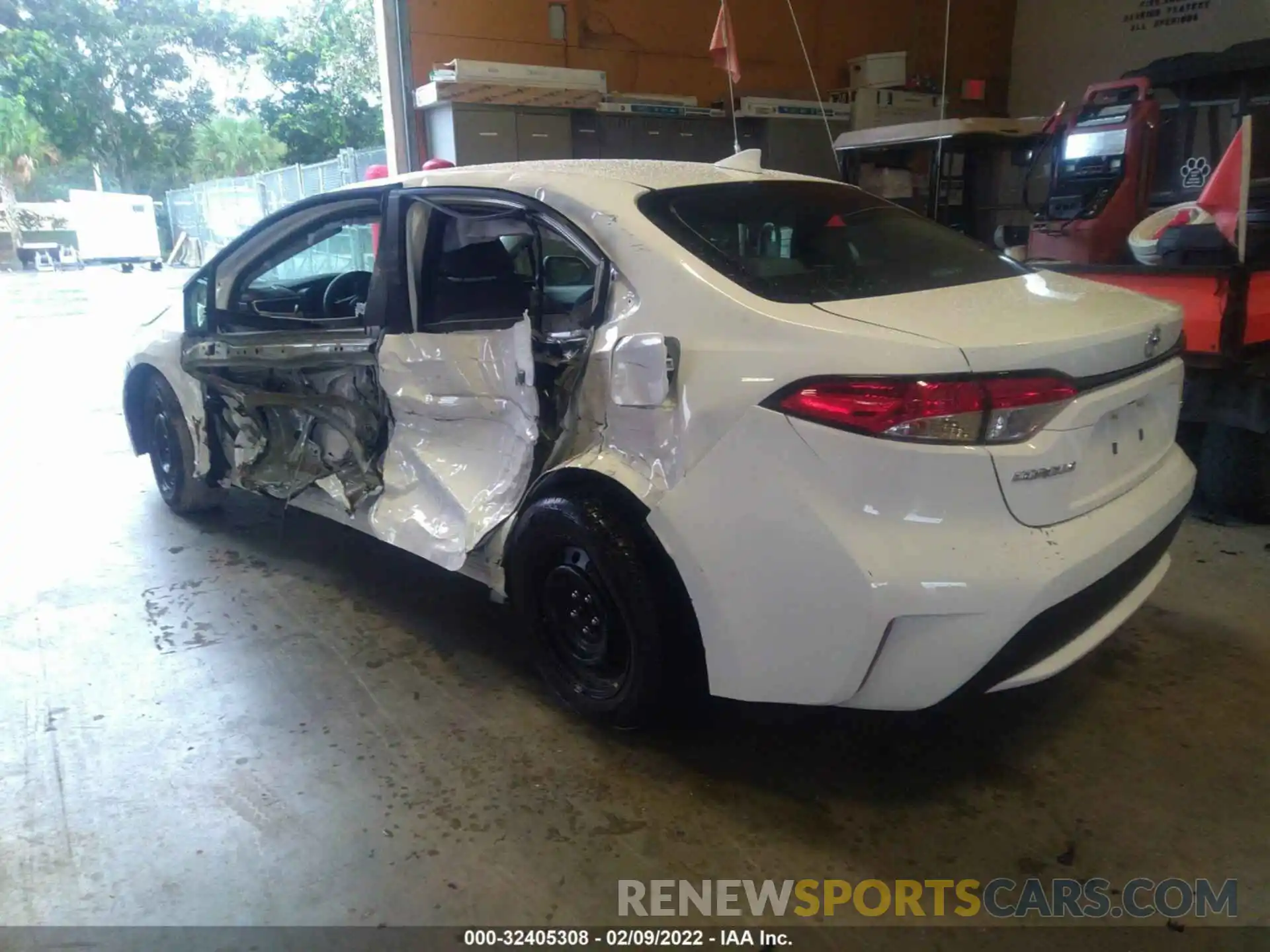 3 Photograph of a damaged car 5YFEPMAEXNP295382 TOYOTA COROLLA 2022