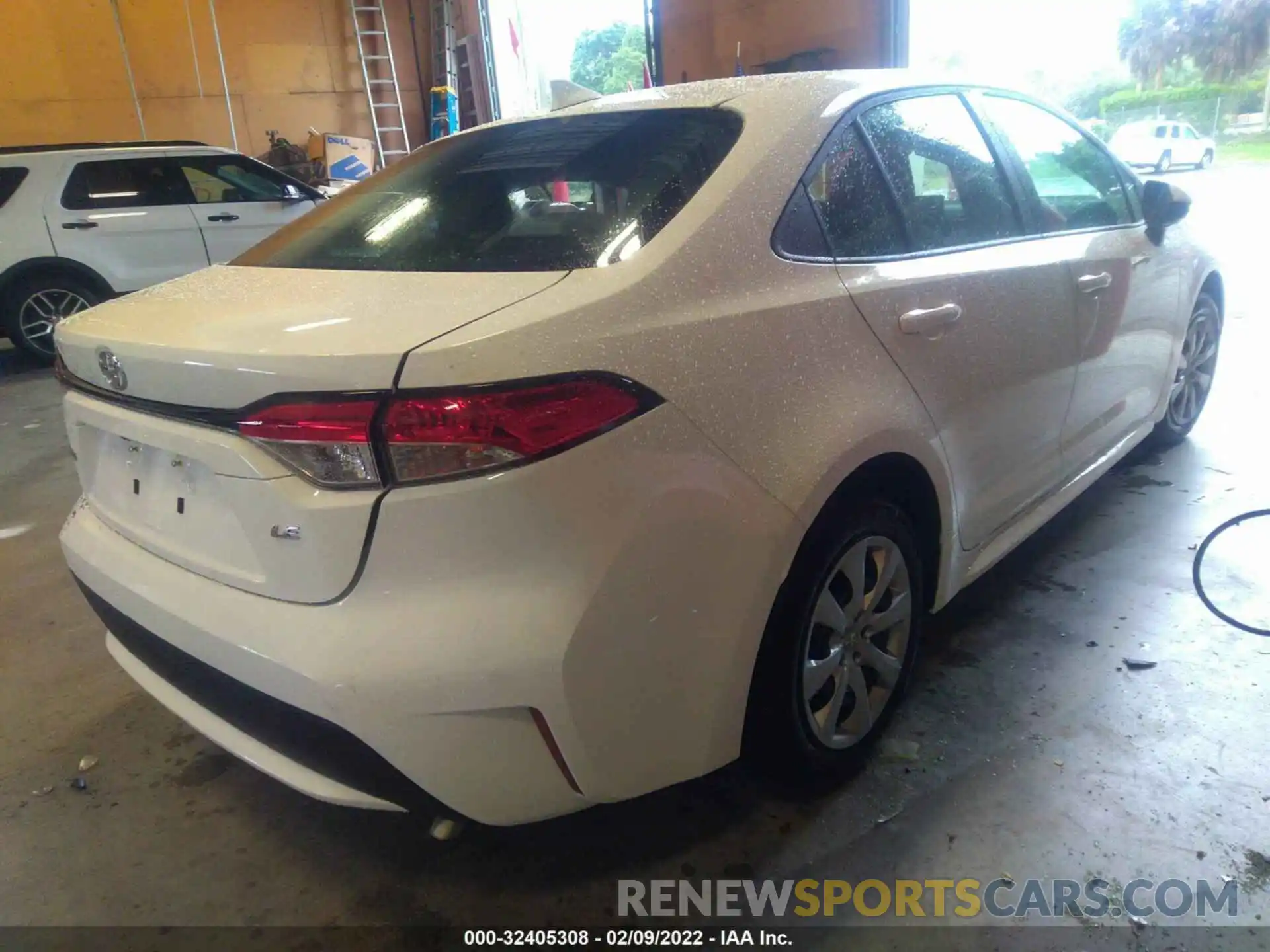 4 Photograph of a damaged car 5YFEPMAEXNP295382 TOYOTA COROLLA 2022