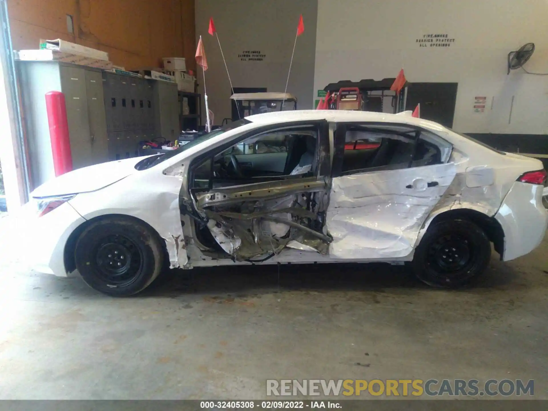 6 Photograph of a damaged car 5YFEPMAEXNP295382 TOYOTA COROLLA 2022