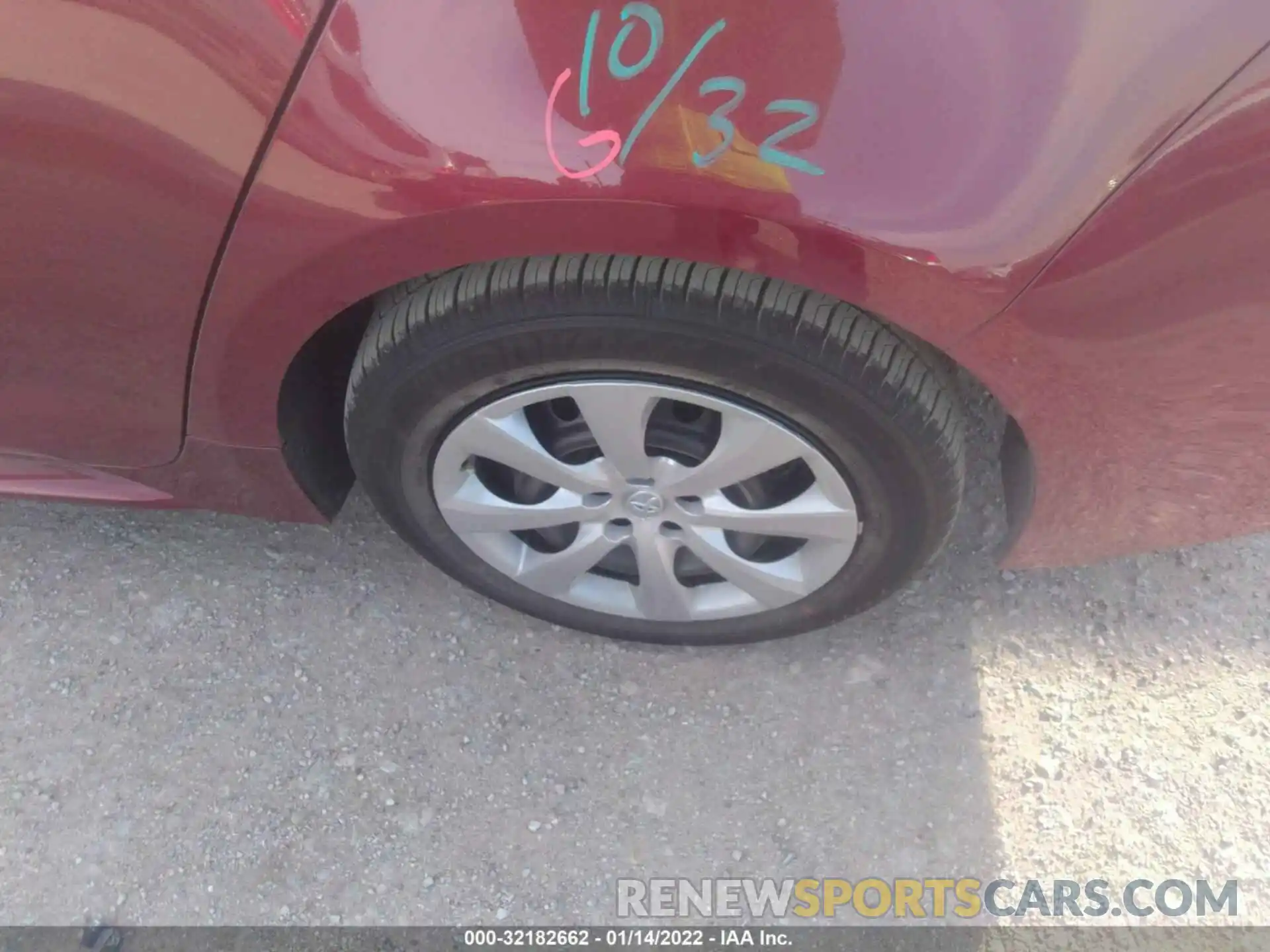 13 Photograph of a damaged car 5YFEPMAEXNP297357 TOYOTA COROLLA 2022