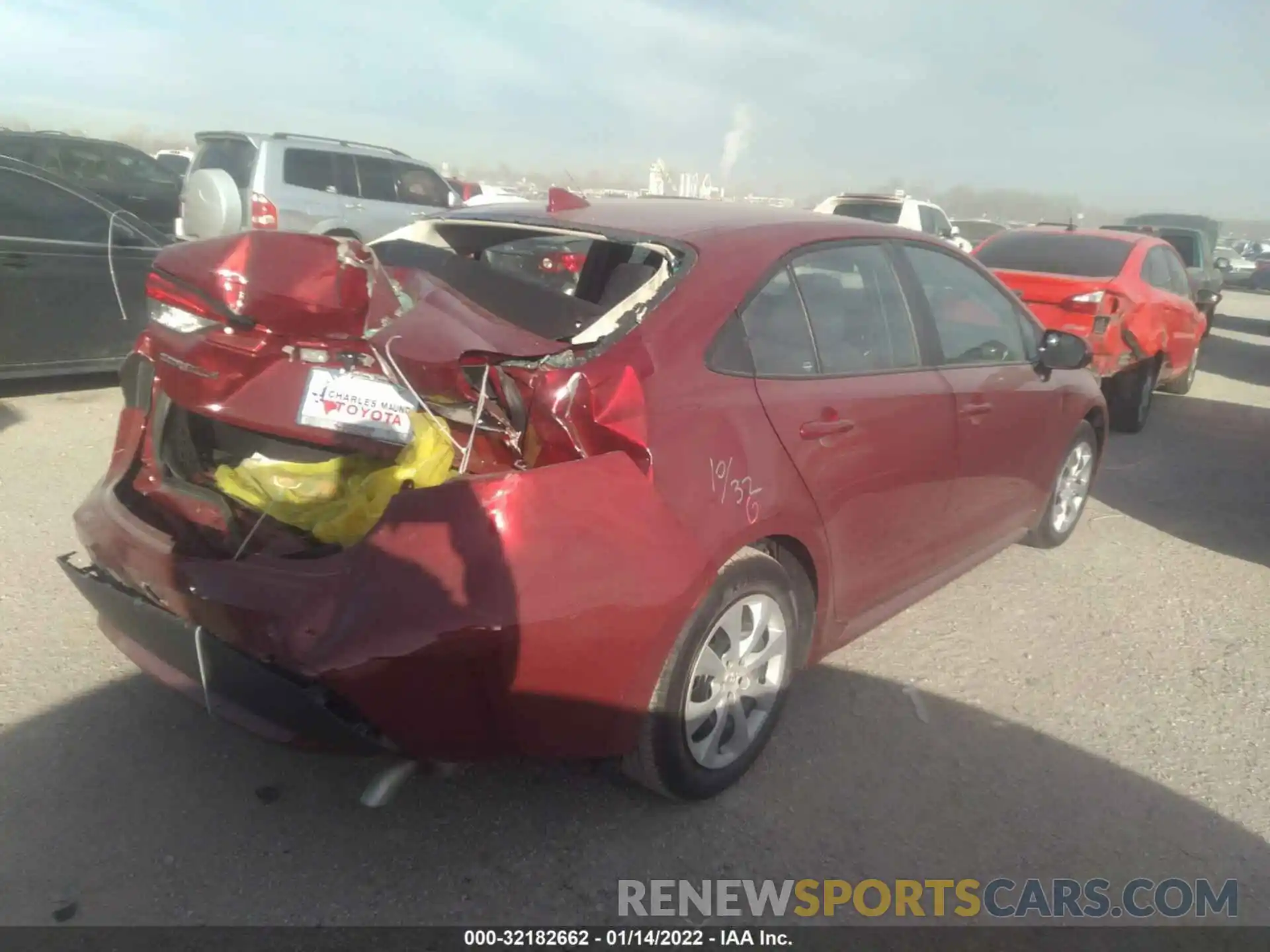 4 Photograph of a damaged car 5YFEPMAEXNP297357 TOYOTA COROLLA 2022