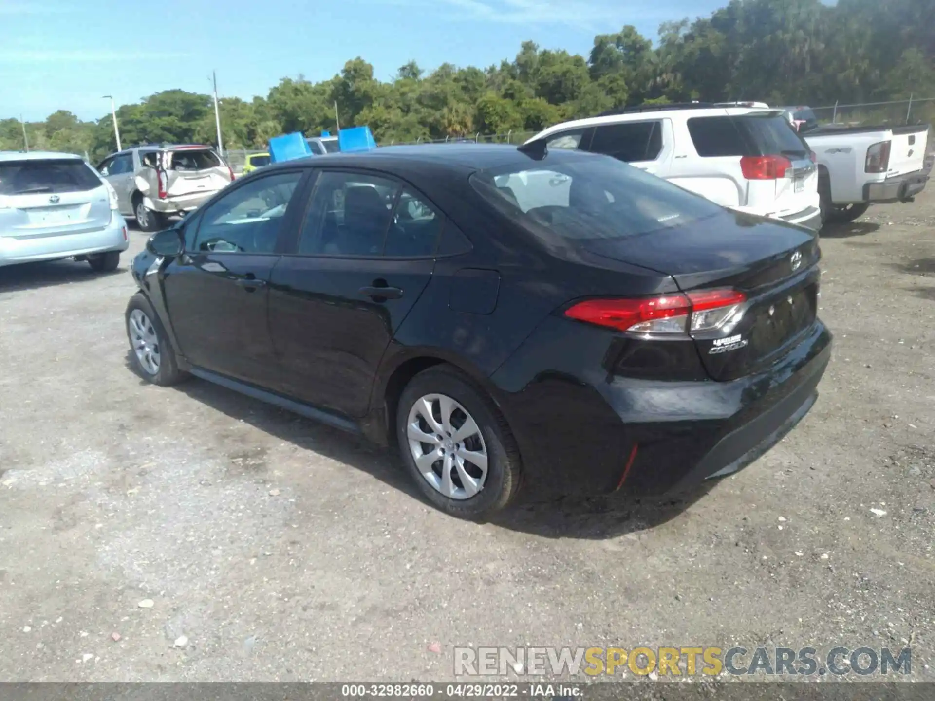 3 Photograph of a damaged car 5YFEPMAEXNP306803 TOYOTA COROLLA 2022