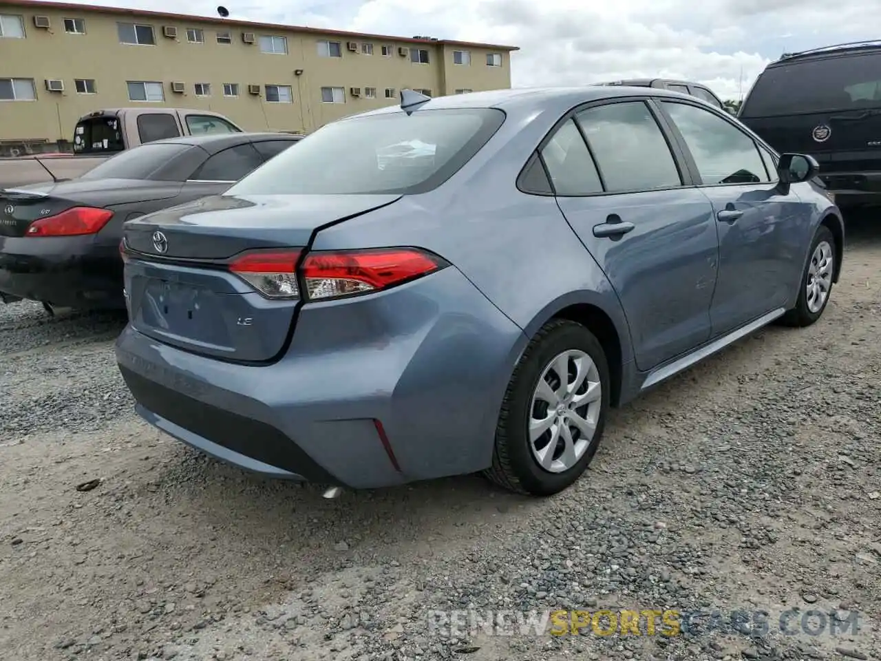 4 Photograph of a damaged car 5YFEPMAEXNP307370 TOYOTA COROLLA 2022