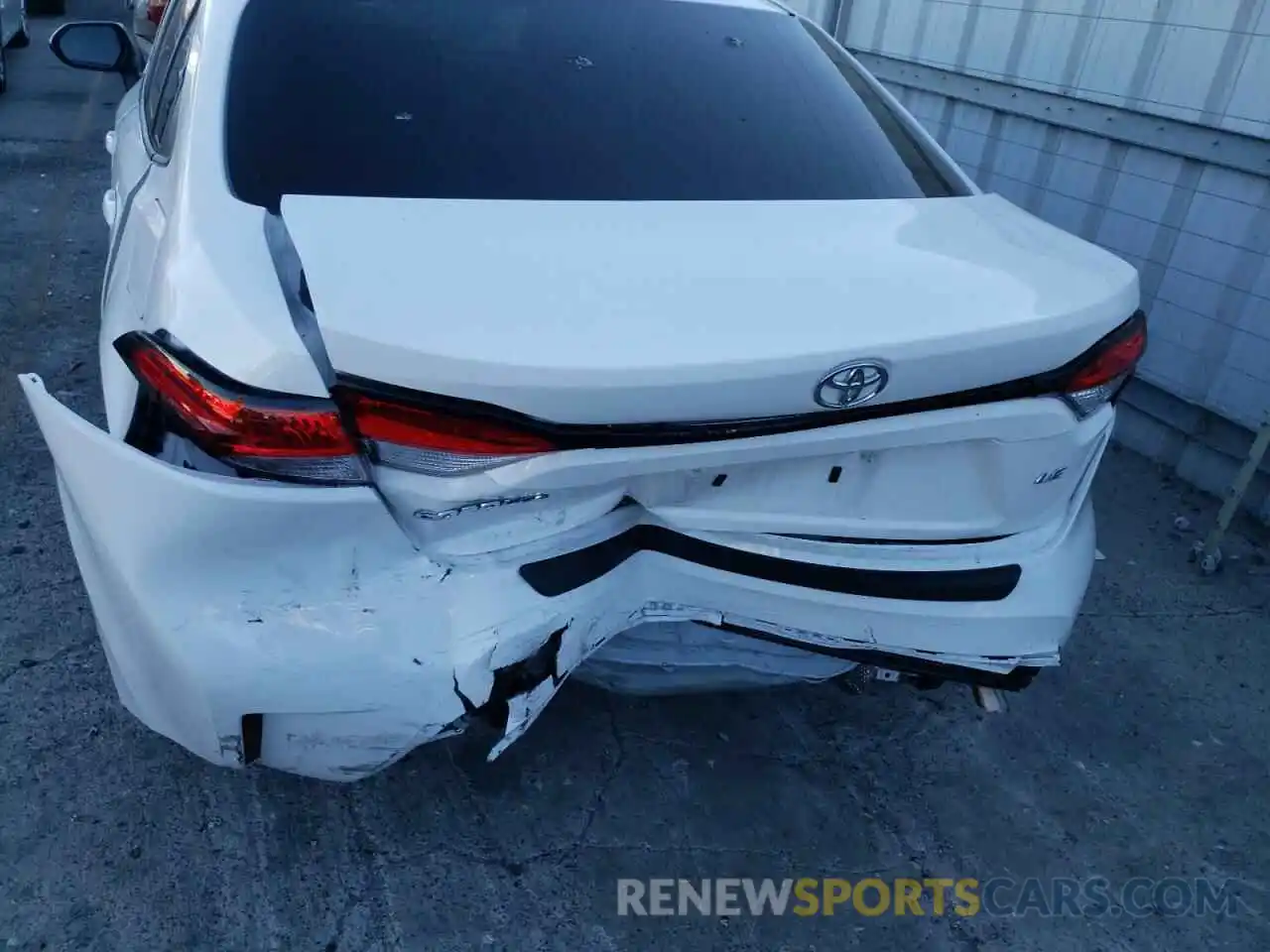 9 Photograph of a damaged car 5YFEPMAEXNP313301 TOYOTA COROLLA 2022