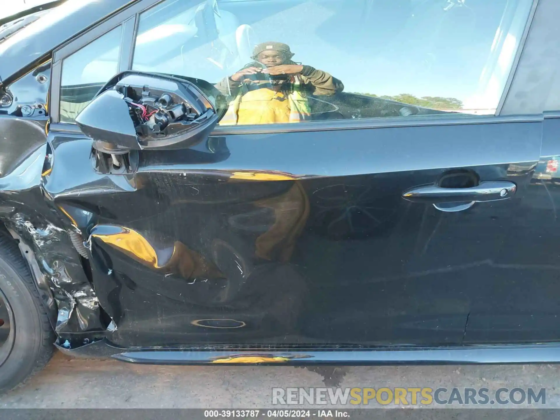 12 Photograph of a damaged car 5YFEPMAEXNP324931 TOYOTA COROLLA 2022