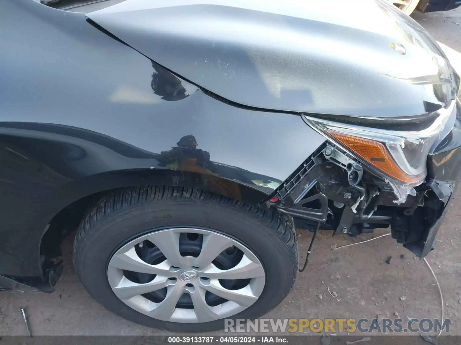 19 Photograph of a damaged car 5YFEPMAEXNP324931 TOYOTA COROLLA 2022