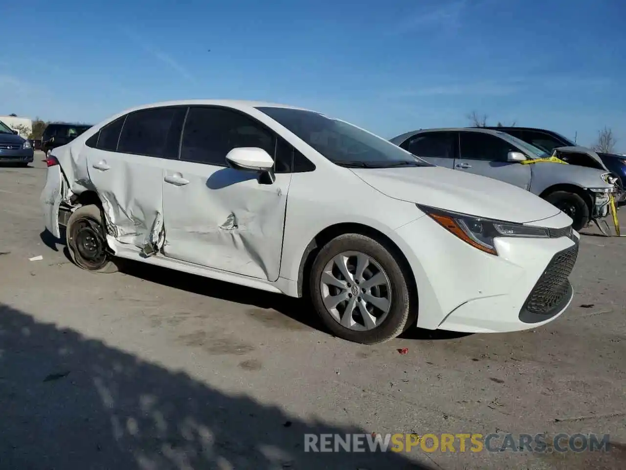 4 Photograph of a damaged car 5YFEPMAEXNP336190 TOYOTA COROLLA 2022