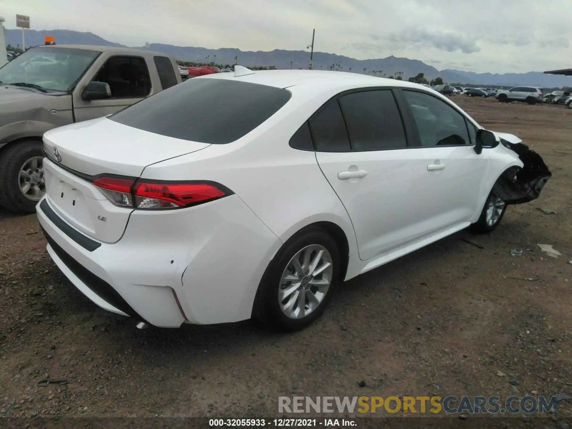 4 Photograph of a damaged car 5YFHPMAE7NP292498 TOYOTA COROLLA 2022