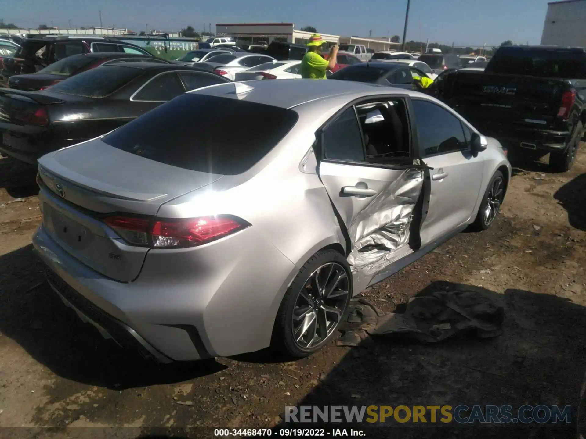 4 Photograph of a damaged car 5YFM4MCEXNP112239 TOYOTA COROLLA 2022