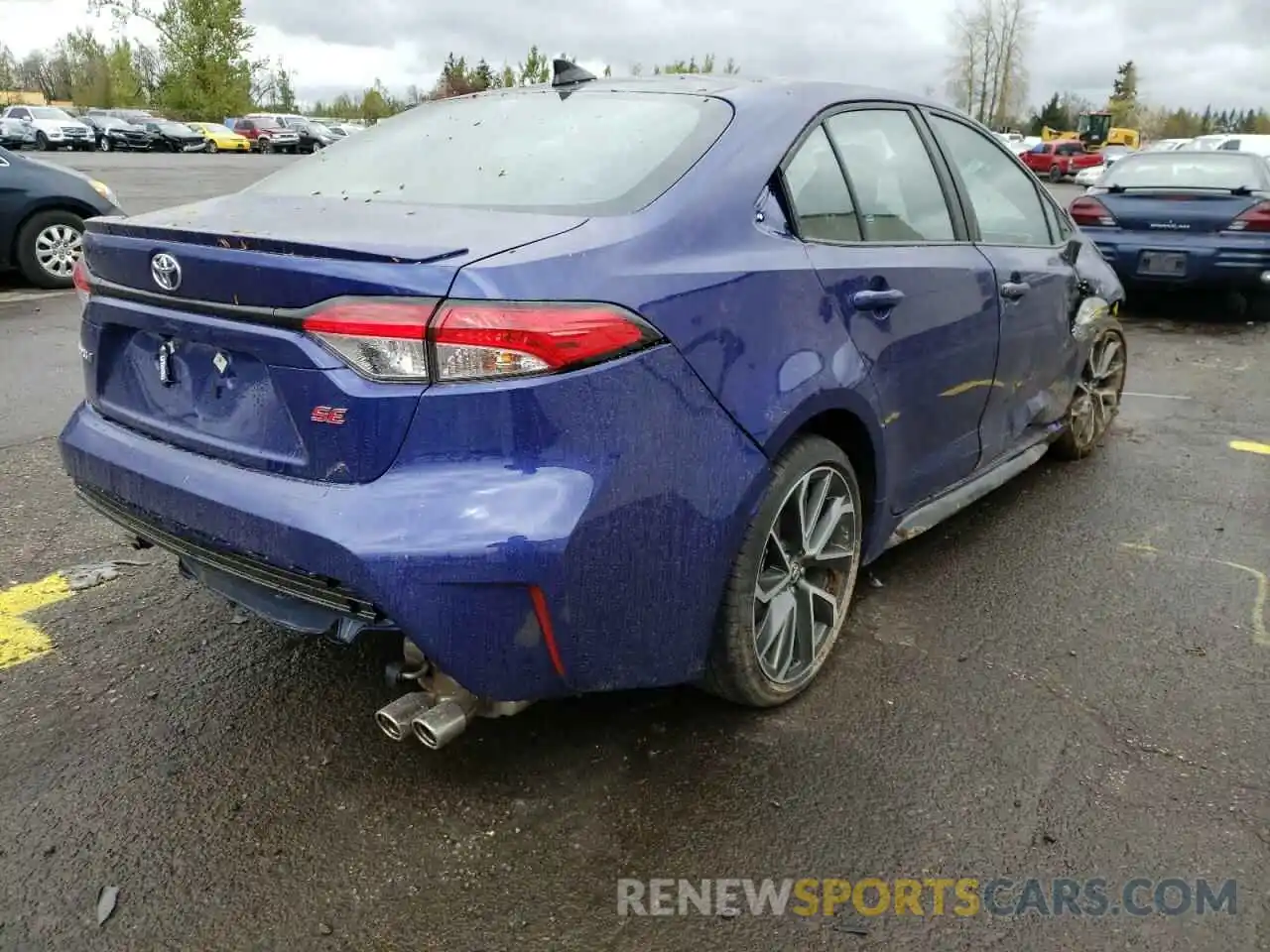 4 Photograph of a damaged car 5YFP4MCE6NP110050 TOYOTA COROLLA 2022