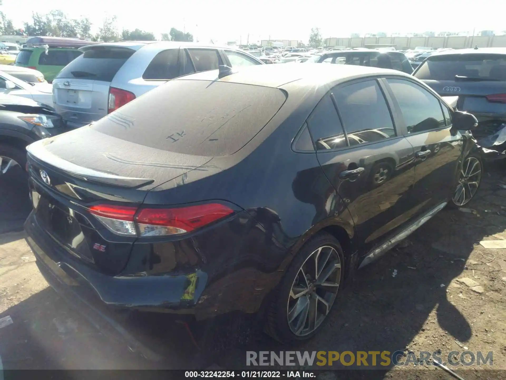 4 Photograph of a damaged car 5YFP4MCE8NP102547 TOYOTA COROLLA 2022