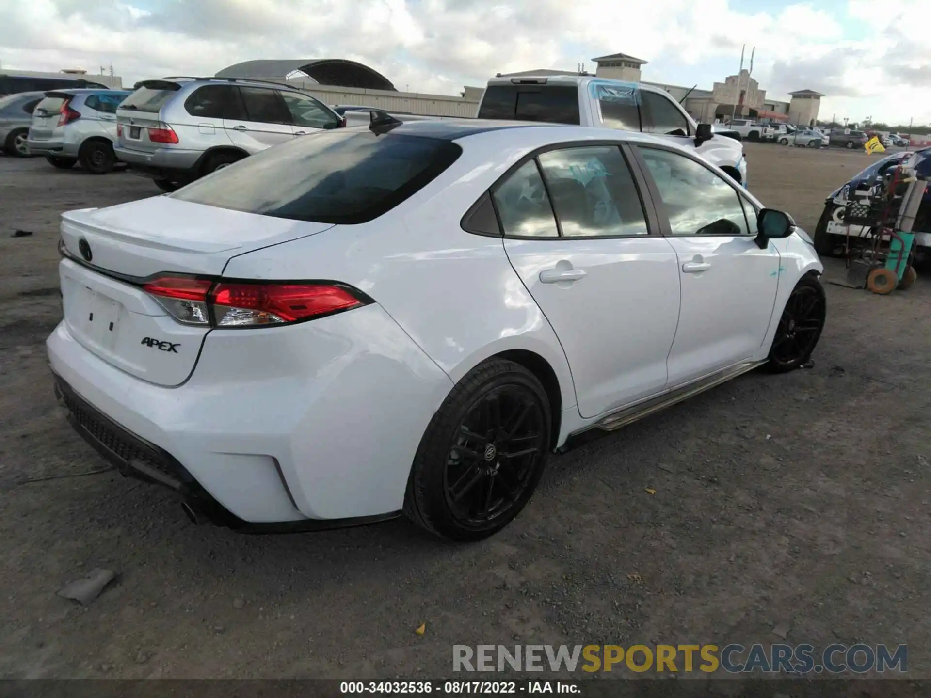 4 Photograph of a damaged car 5YFS4MCE0NP112533 TOYOTA COROLLA 2022