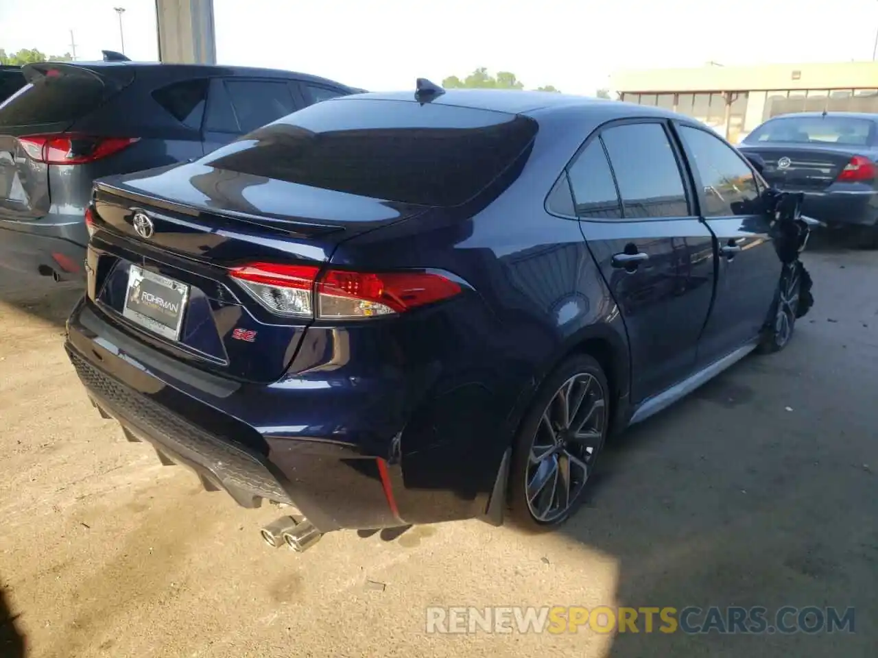 4 Photograph of a damaged car 5YFS4MCE1NP116980 TOYOTA COROLLA 2022