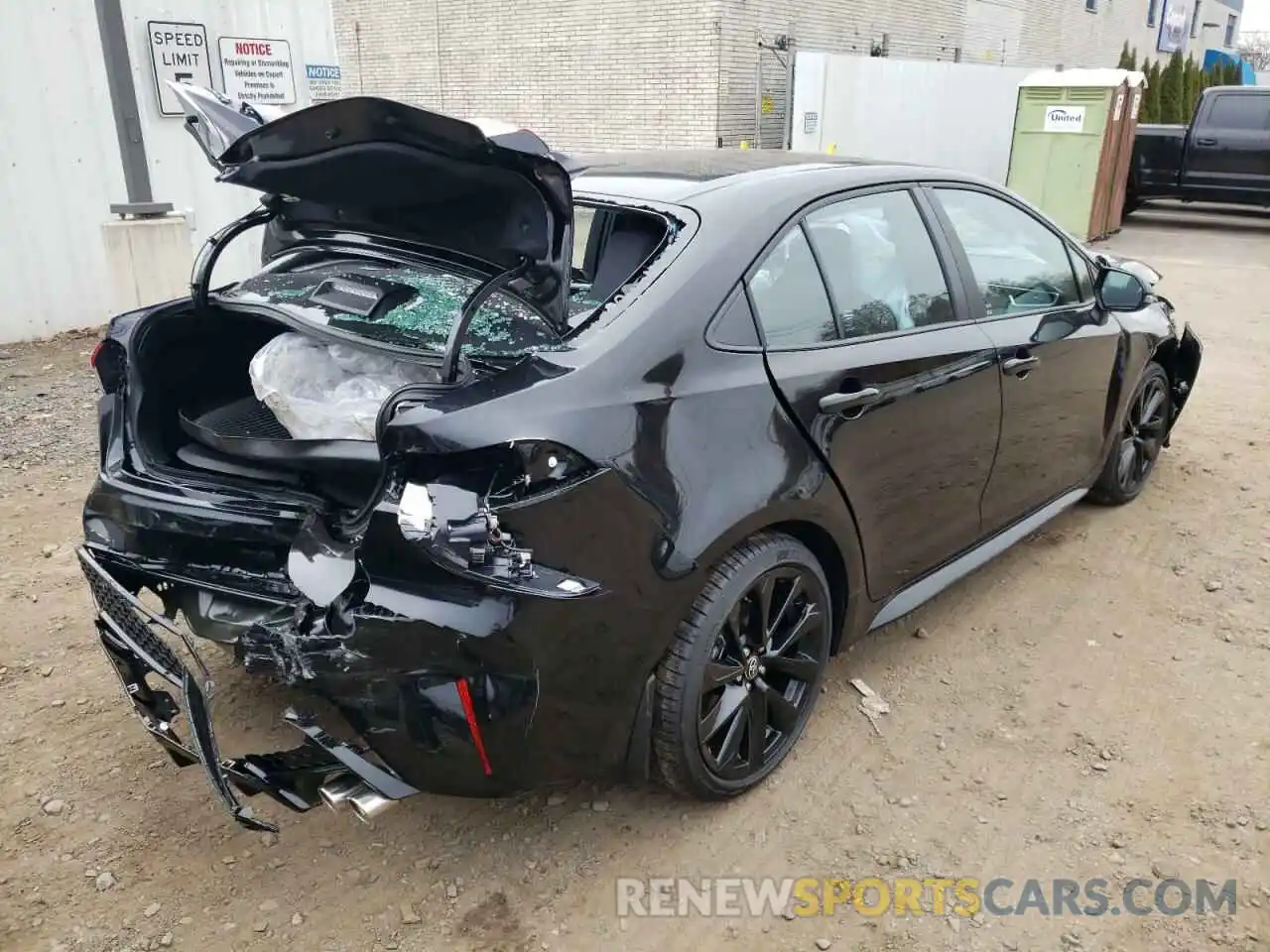 4 Photograph of a damaged car 5YFS4MCE3NP103924 TOYOTA COROLLA 2022