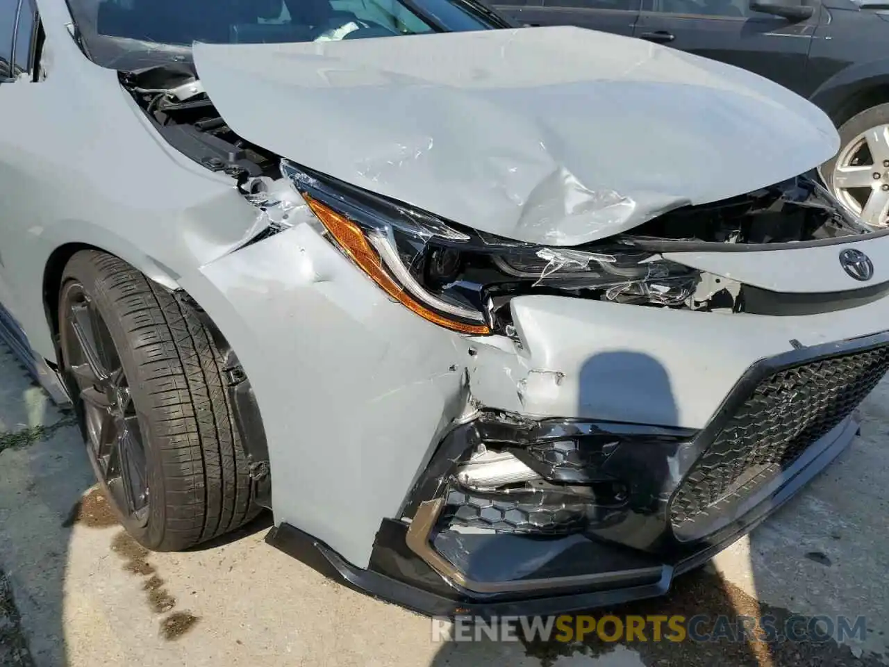 9 Photograph of a damaged car 5YFS4MCE4NP106475 TOYOTA COROLLA 2022