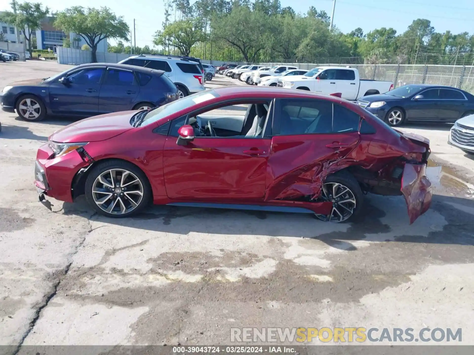 13 Photograph of a damaged car 5YFS4MCE5NP133541 TOYOTA COROLLA 2022