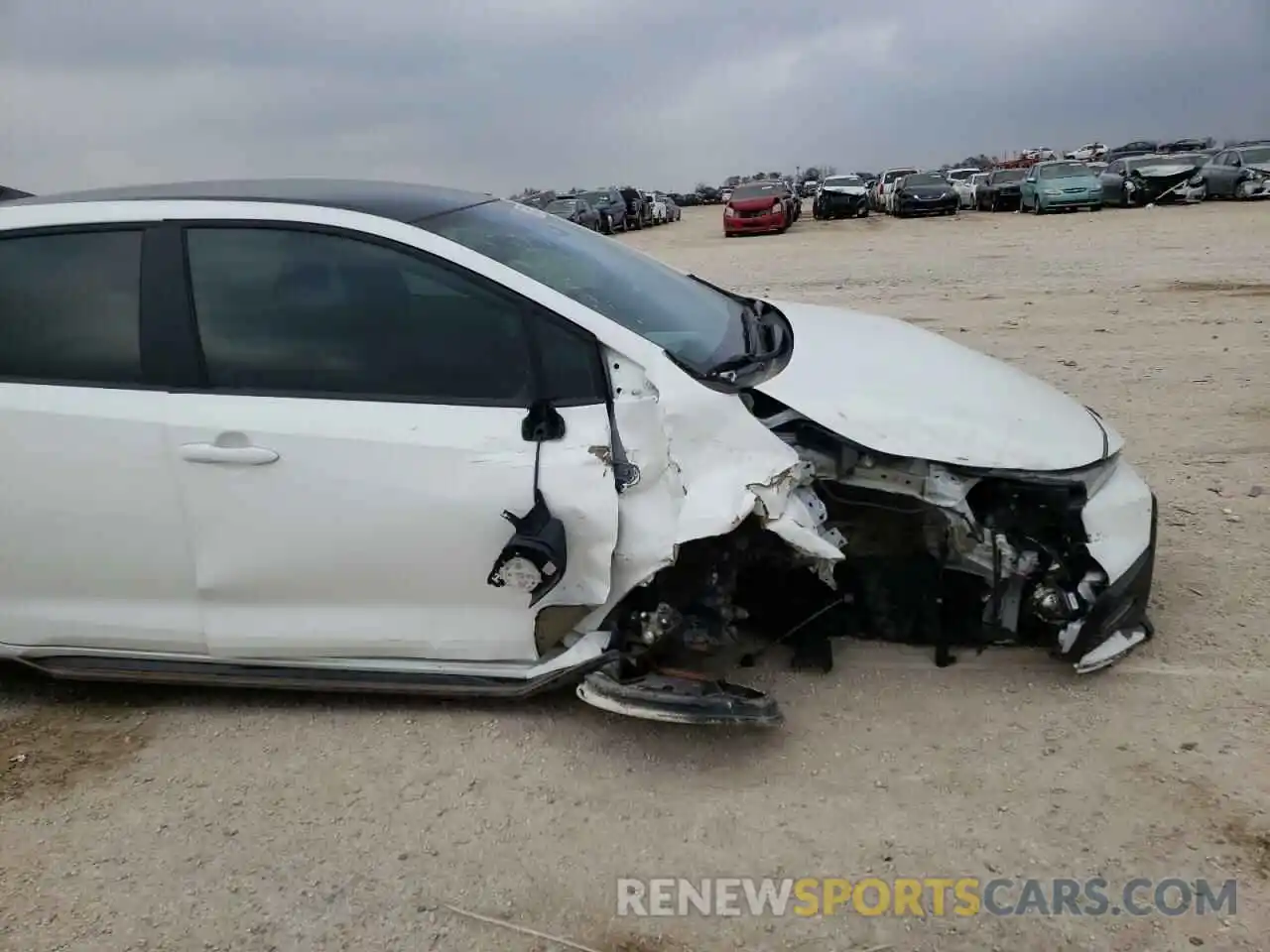 9 Photograph of a damaged car 5YFS4MCE6NP101343 TOYOTA COROLLA 2022