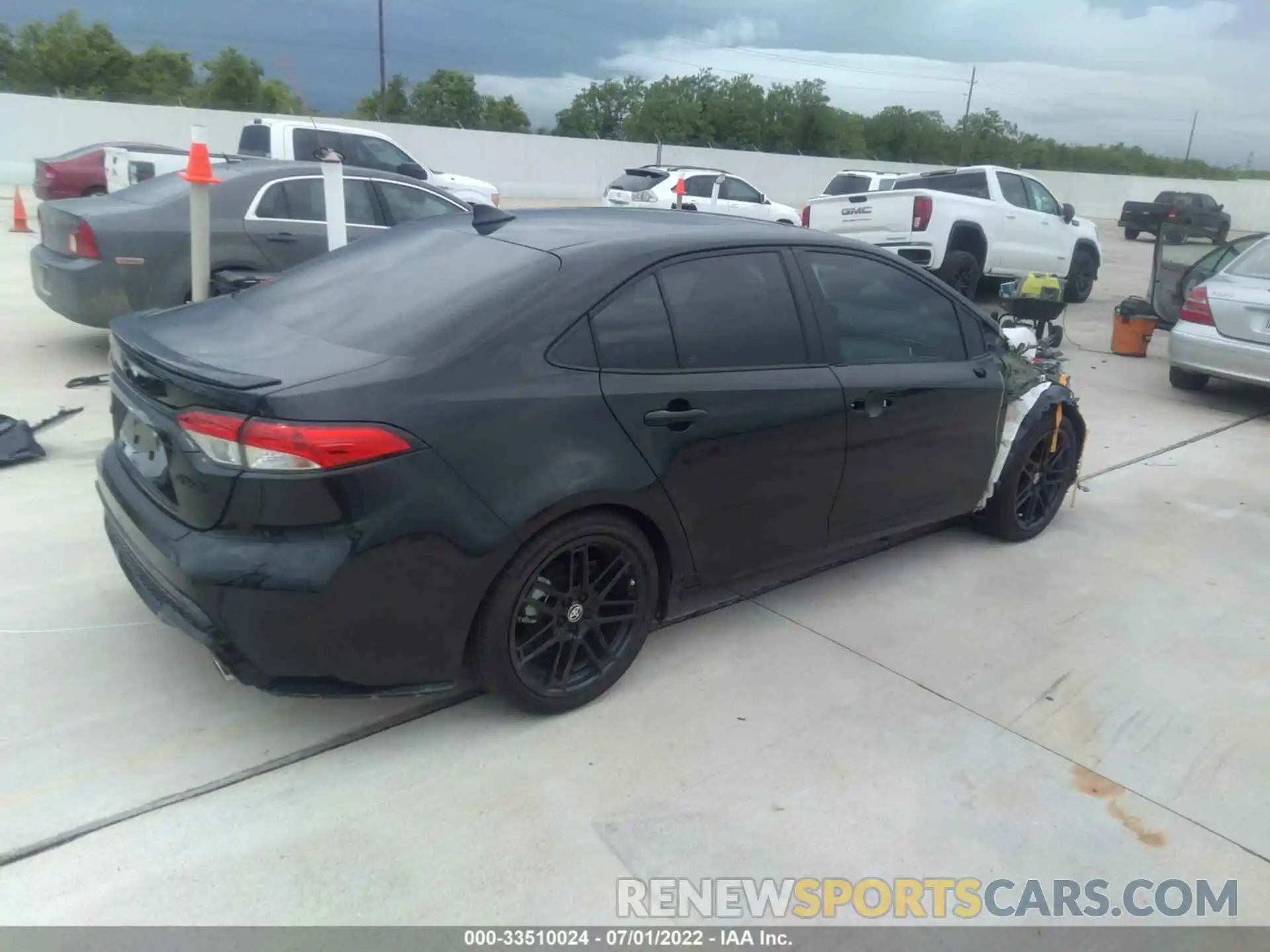 4 Photograph of a damaged car 5YFS4MCE6NP113556 TOYOTA COROLLA 2022