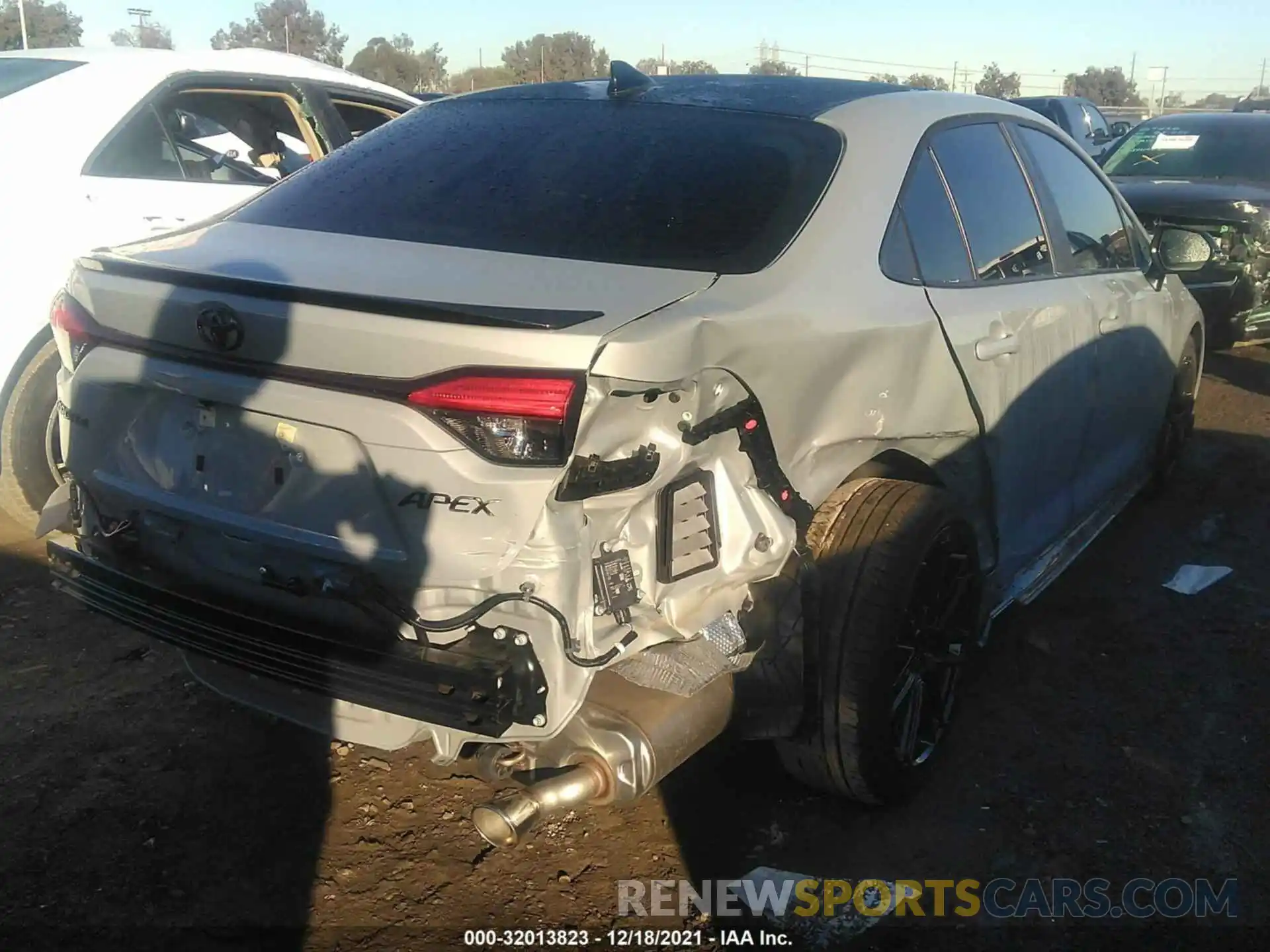 4 Photograph of a damaged car 5YFT4MCE6NP102495 TOYOTA COROLLA 2022