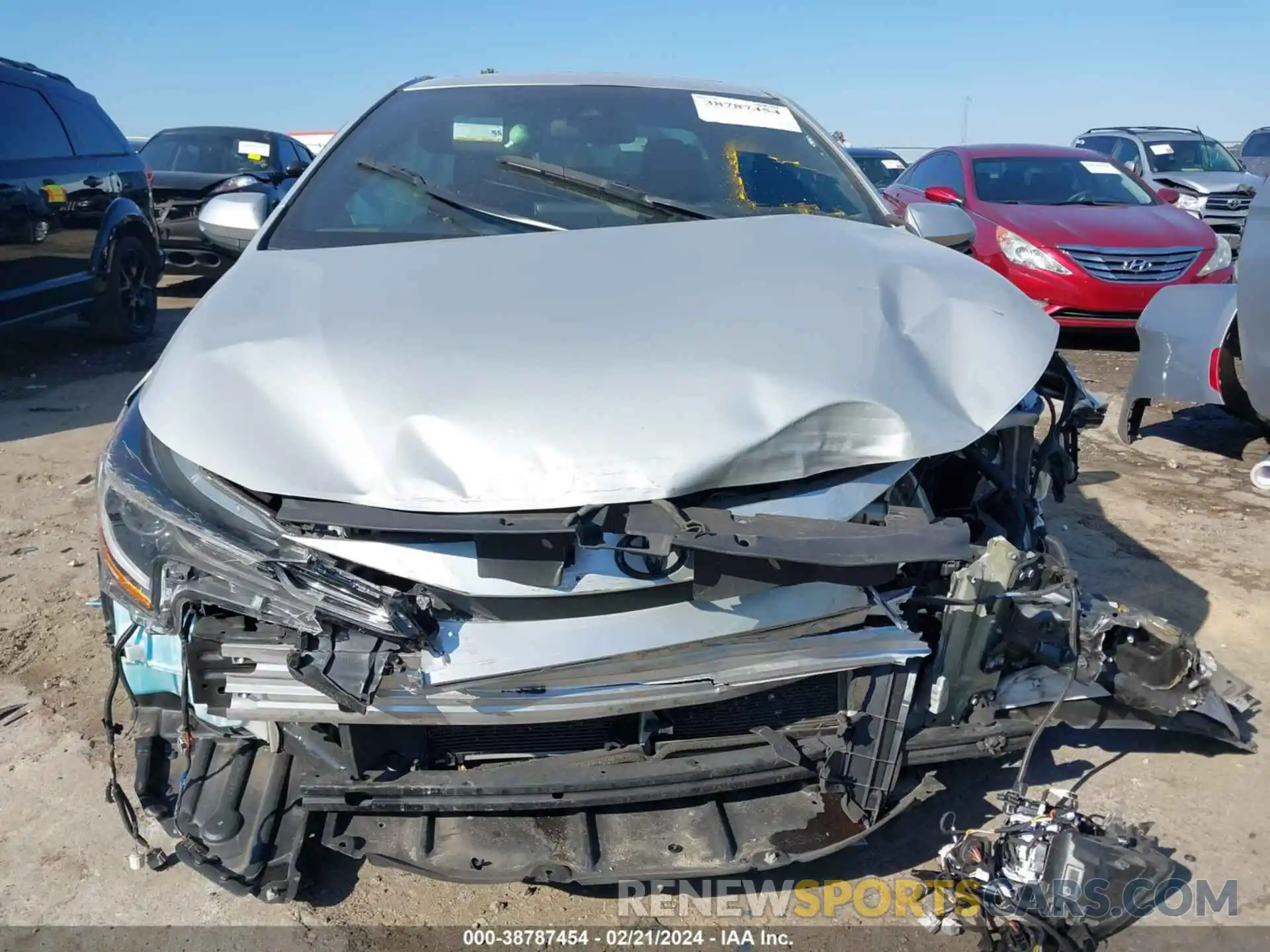 12 Photograph of a damaged car 5YFT4MCE9NP105391 TOYOTA COROLLA 2022