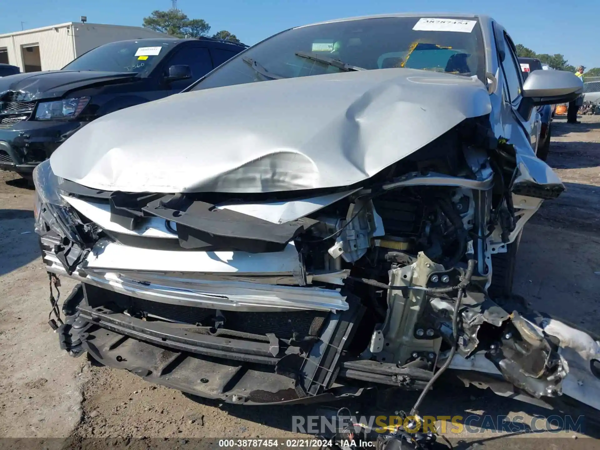 6 Photograph of a damaged car 5YFT4MCE9NP105391 TOYOTA COROLLA 2022