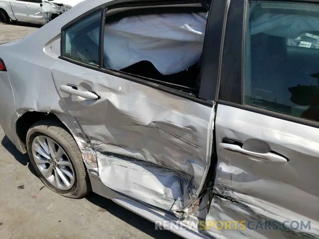 9 Photograph of a damaged car 5YFVPMAE1NP317138 TOYOTA COROLLA 2022