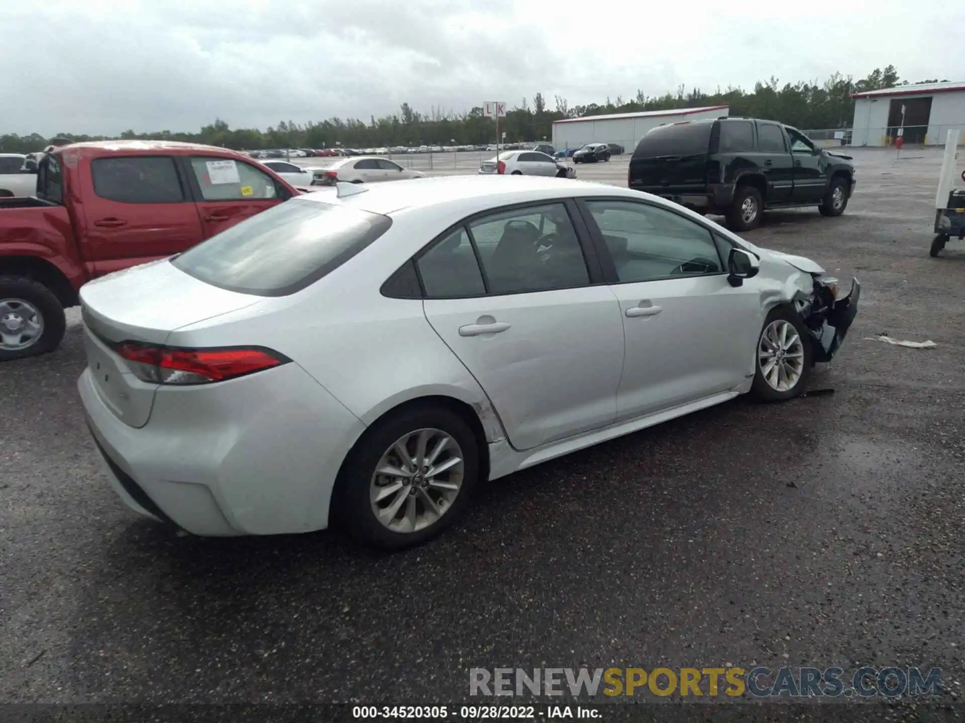 4 Photograph of a damaged car 5YFVPMAE5NP311584 TOYOTA COROLLA 2022