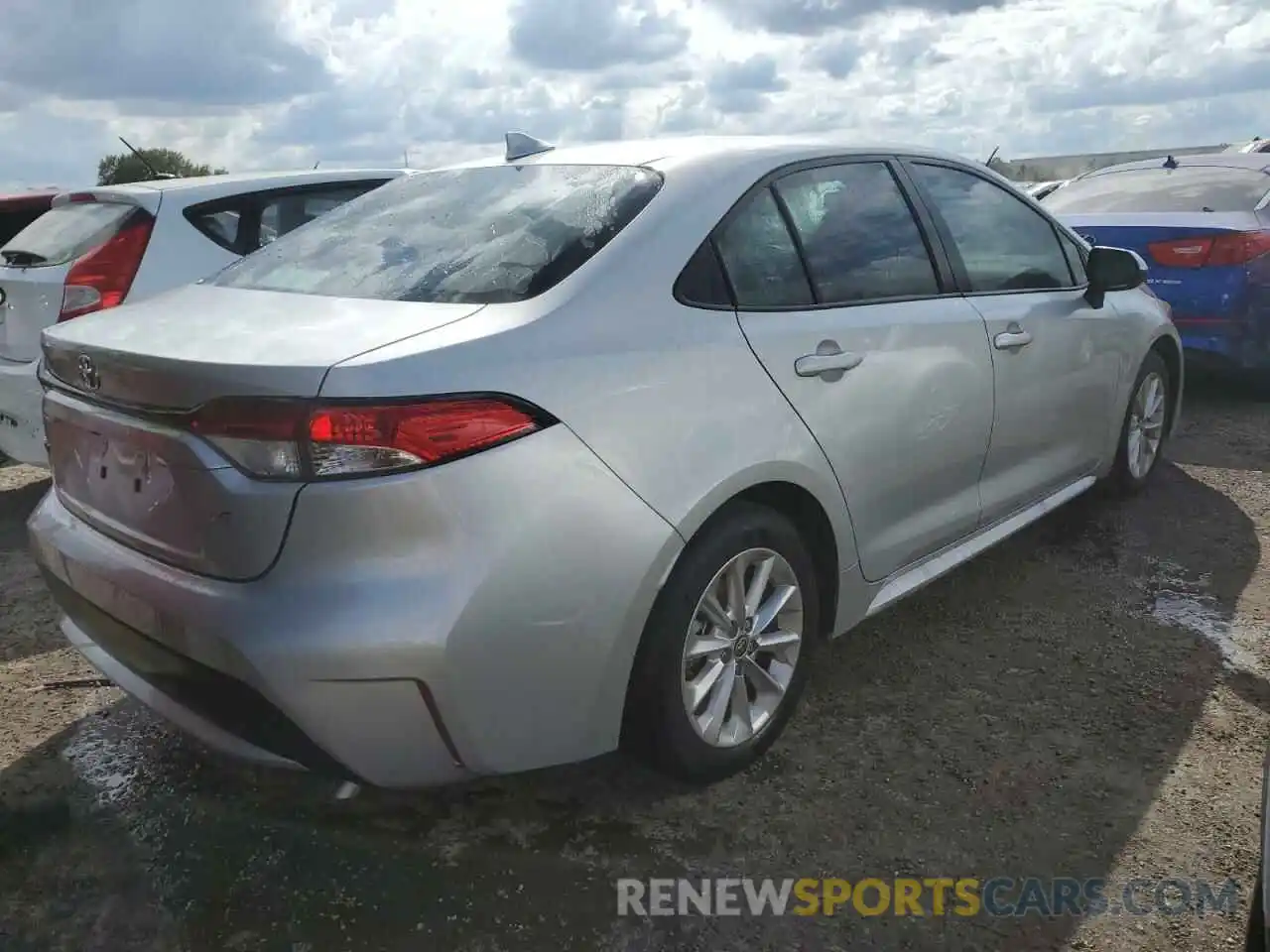 4 Photograph of a damaged car 5YFVPMAE8NP306430 TOYOTA COROLLA 2022