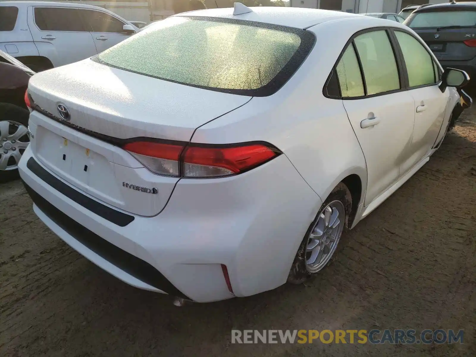 4 Photograph of a damaged car JTDEAMDE0NJ037406 TOYOTA COROLLA 2022