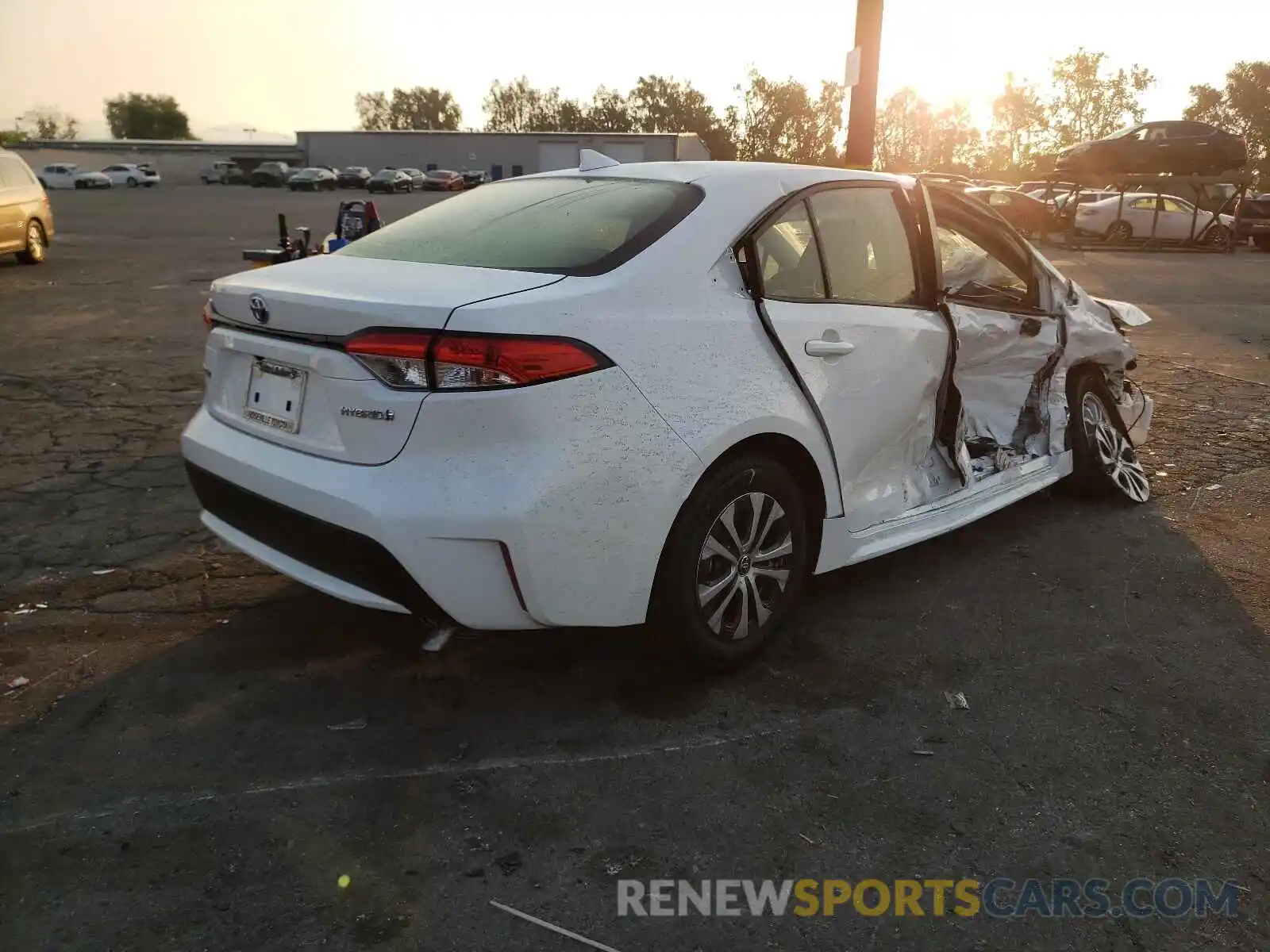 4 Photograph of a damaged car JTDEAMDE0NJ042086 TOYOTA COROLLA 2022