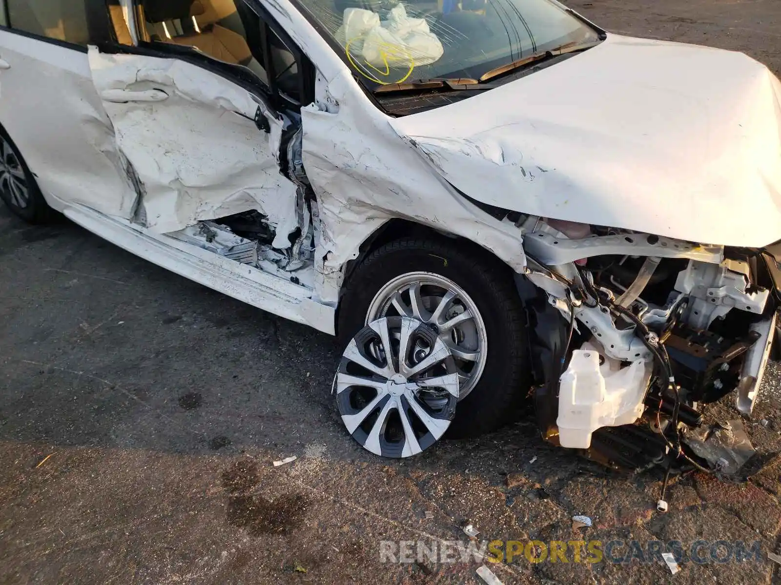 9 Photograph of a damaged car JTDEAMDE0NJ042086 TOYOTA COROLLA 2022