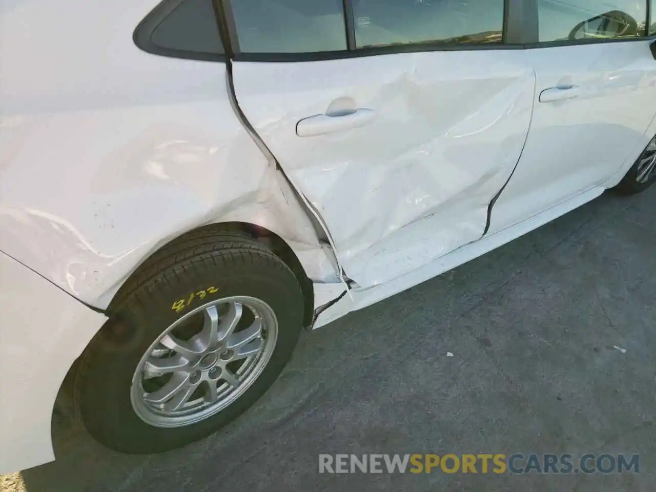 9 Photograph of a damaged car JTDEAMDE1NJ036703 TOYOTA COROLLA 2022