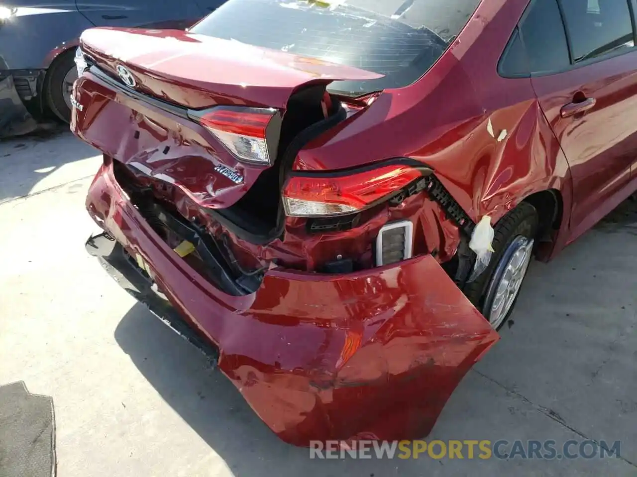 9 Photograph of a damaged car JTDEAMDE2NJ046415 TOYOTA COROLLA 2022