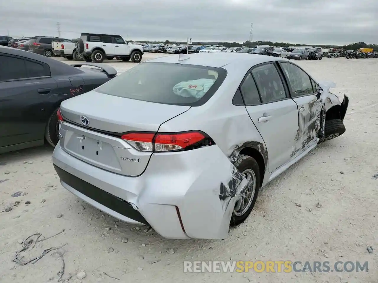 4 Photograph of a damaged car JTDEAMDE3N3004209 TOYOTA COROLLA 2022