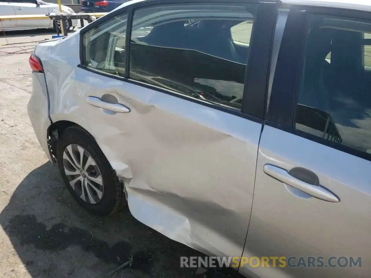 9 Photograph of a damaged car JTDEAMDE3NJ044267 TOYOTA COROLLA 2022