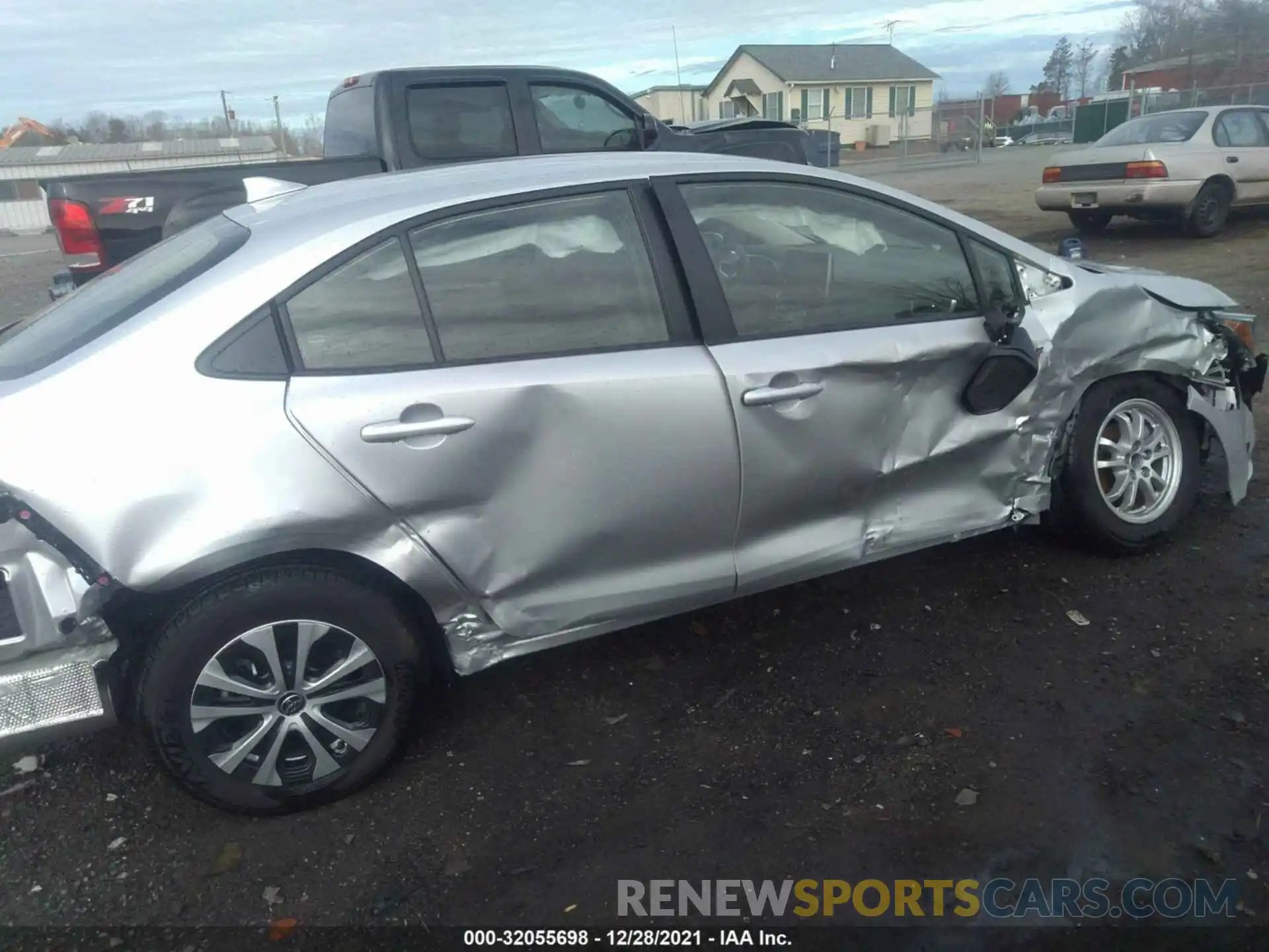 6 Photograph of a damaged car JTDEAMDE5NJ040883 TOYOTA COROLLA 2022